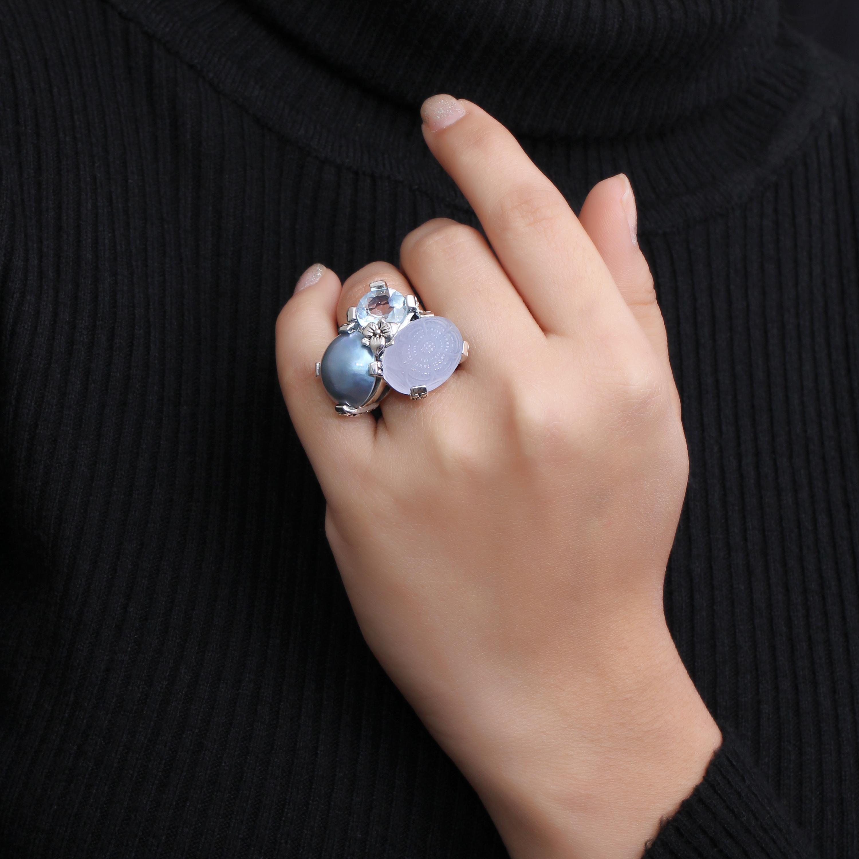 En vente :  Bague sculptée en argent sterling avec mabé, calcédoine bleue et topaze bleue ciel 4