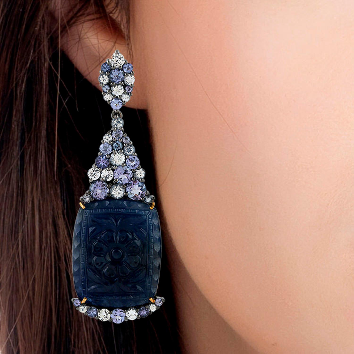 Contemporain Pendants d'oreilles en saphir bleu sculpté et diamants 80 carats en vente
