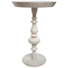 Pedestal de mesa auxiliar de hueso tallado, Pushpa