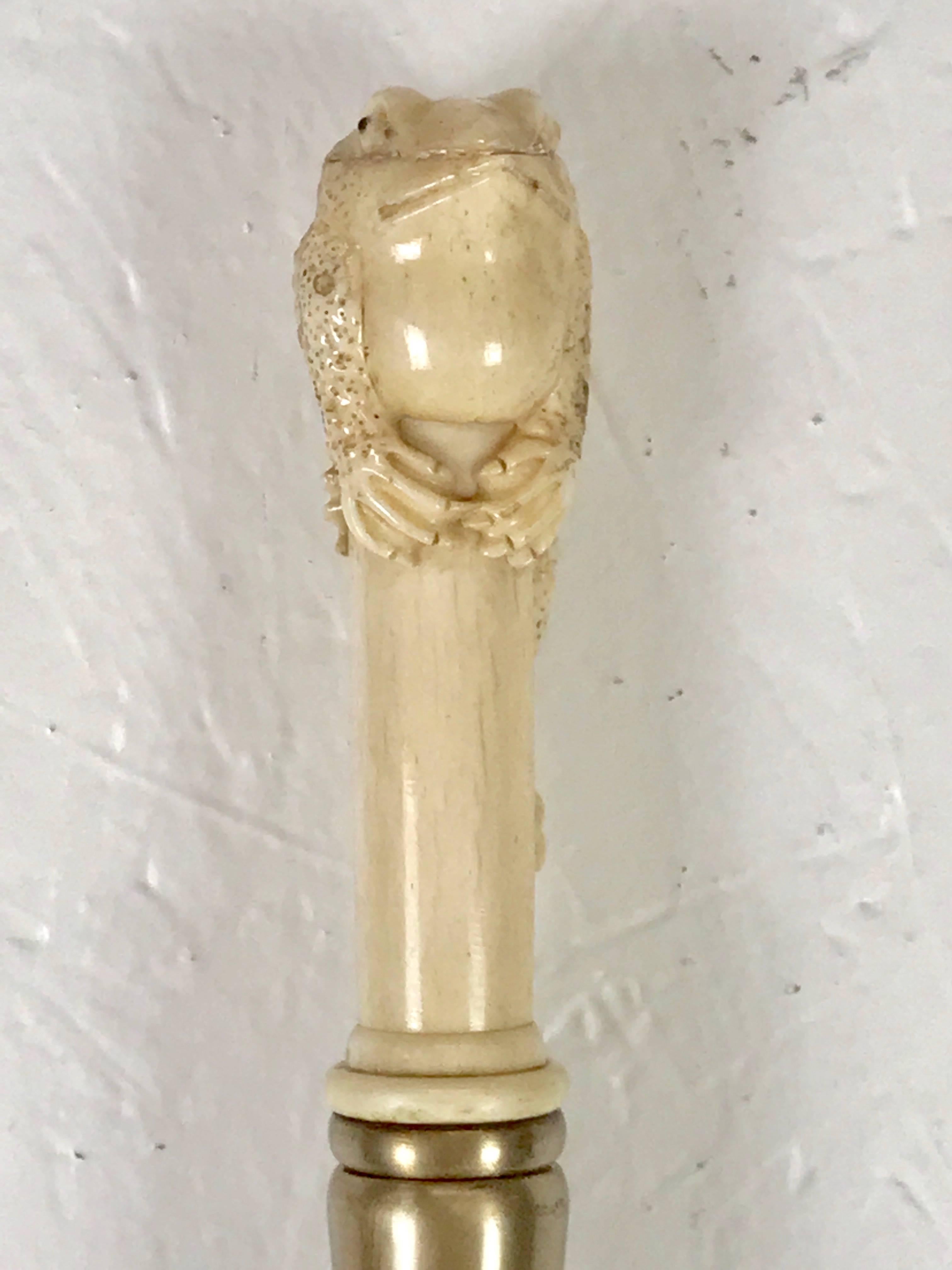 20th Century Carved Bone Frog Motif Travel Cane For Sale