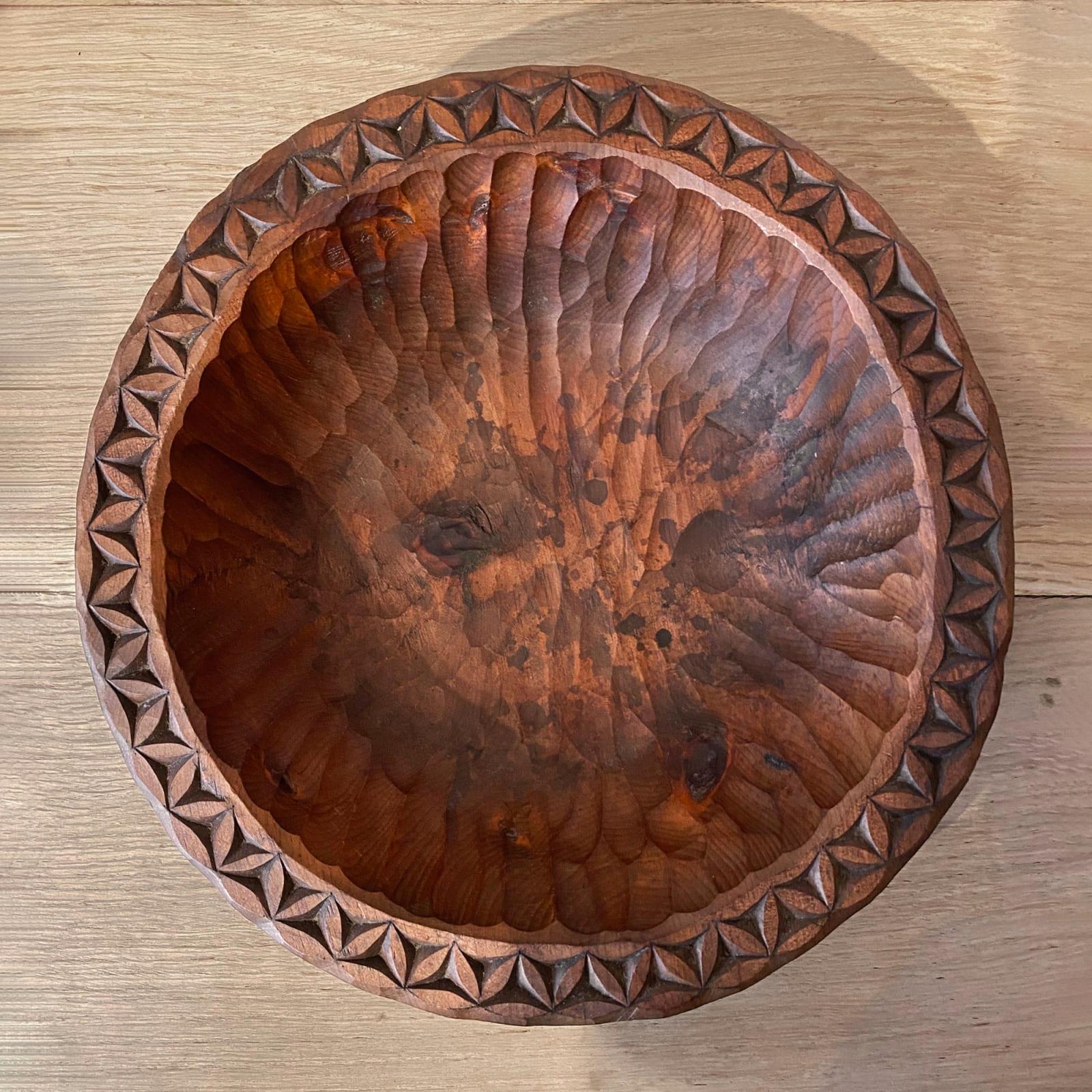 Carved Bowl In Good Condition For Sale In London, GB