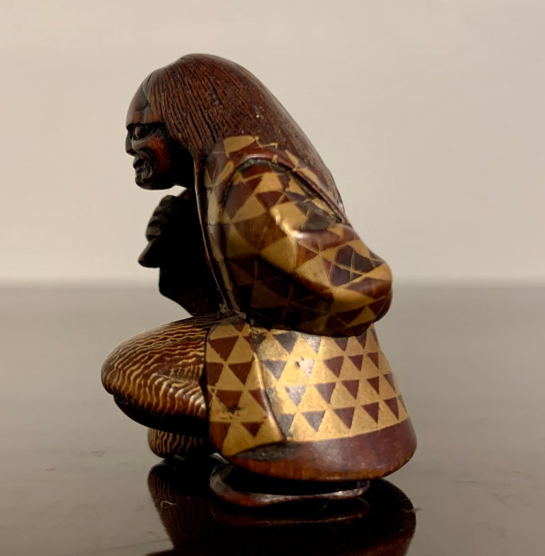 Carved Boxwood and Lacquer Netsuke of a Noh Dancer, Meiji Period, Japan In Good Condition For Sale In Austin, TX