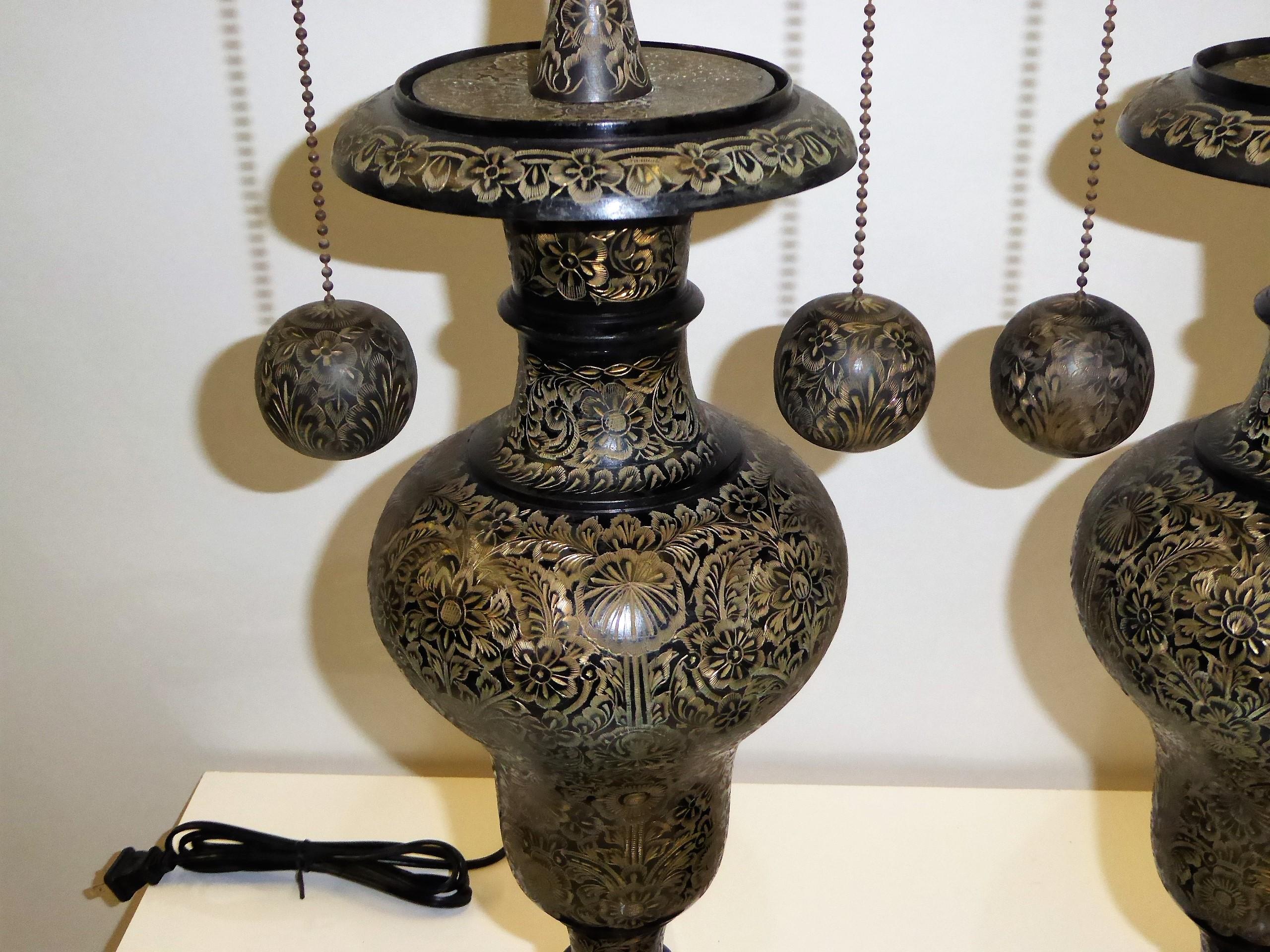 Carved Brass Pair of Arabesque Floral Vase Table Lamps, 1970s In Good Condition In Miami, FL