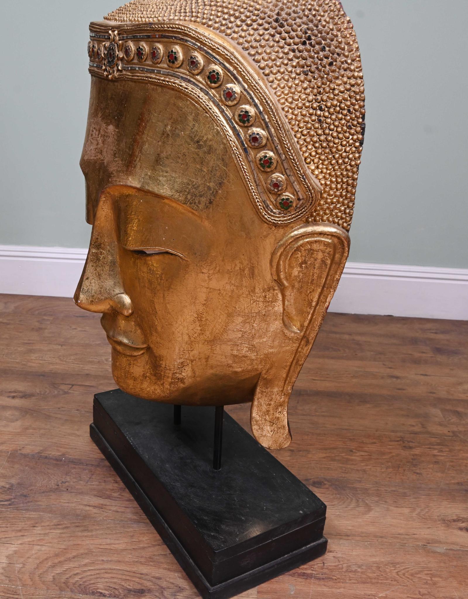 Busto di Buddha intagliato Arte buddista tailandese 1930 in vendita 1