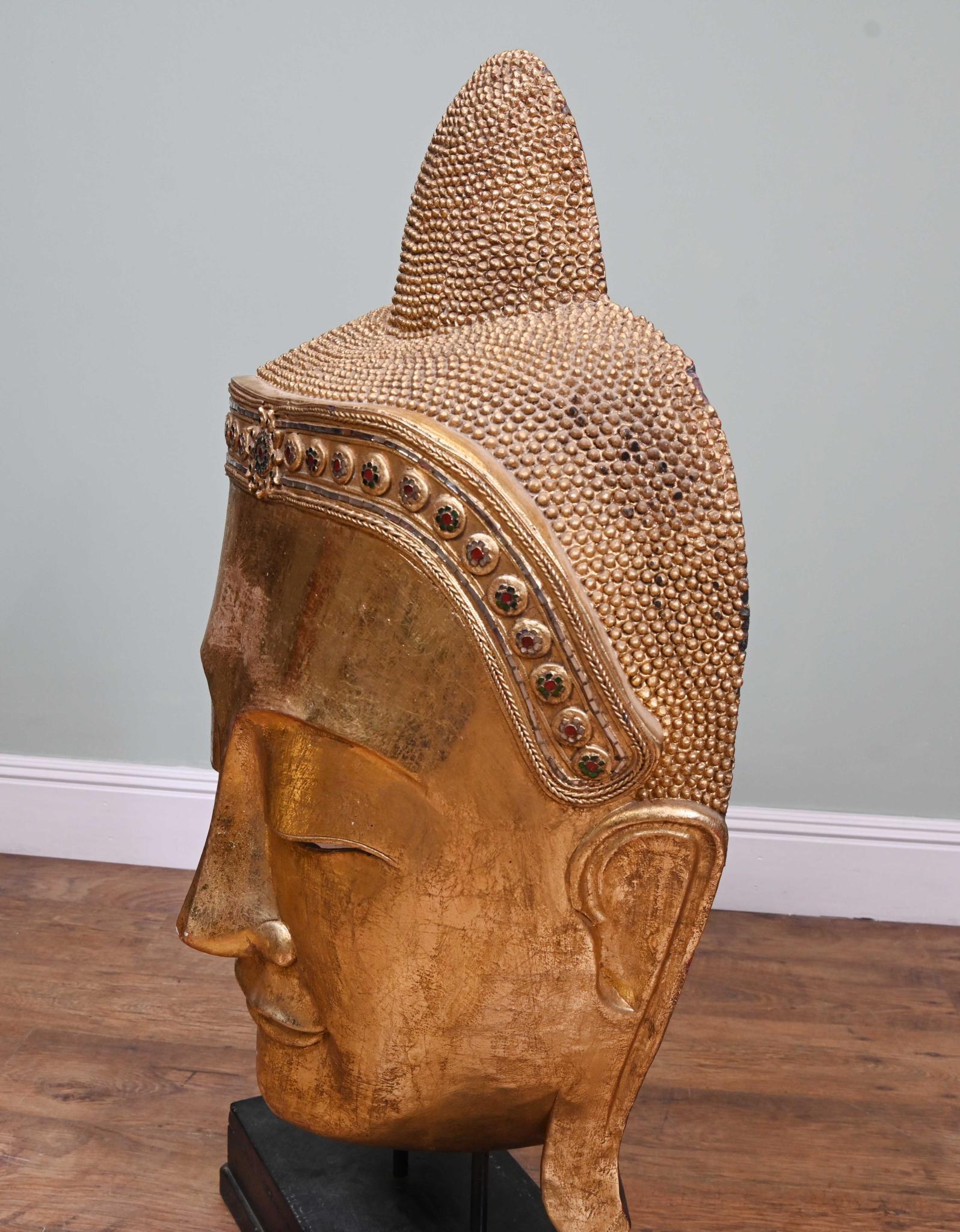 Busto di Buddha intagliato Arte buddista tailandese 1930 in vendita 2