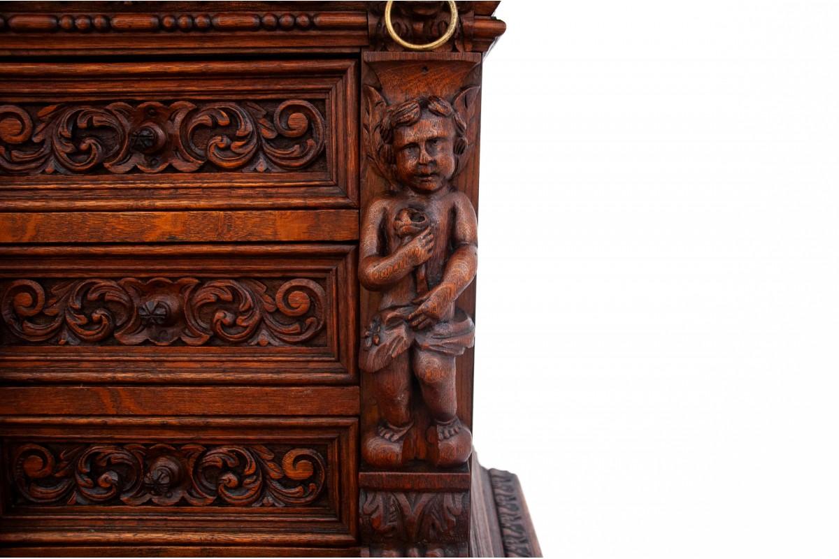 Cassettiera a buffet intagliata, Francia, circa 1860. in vendita 1