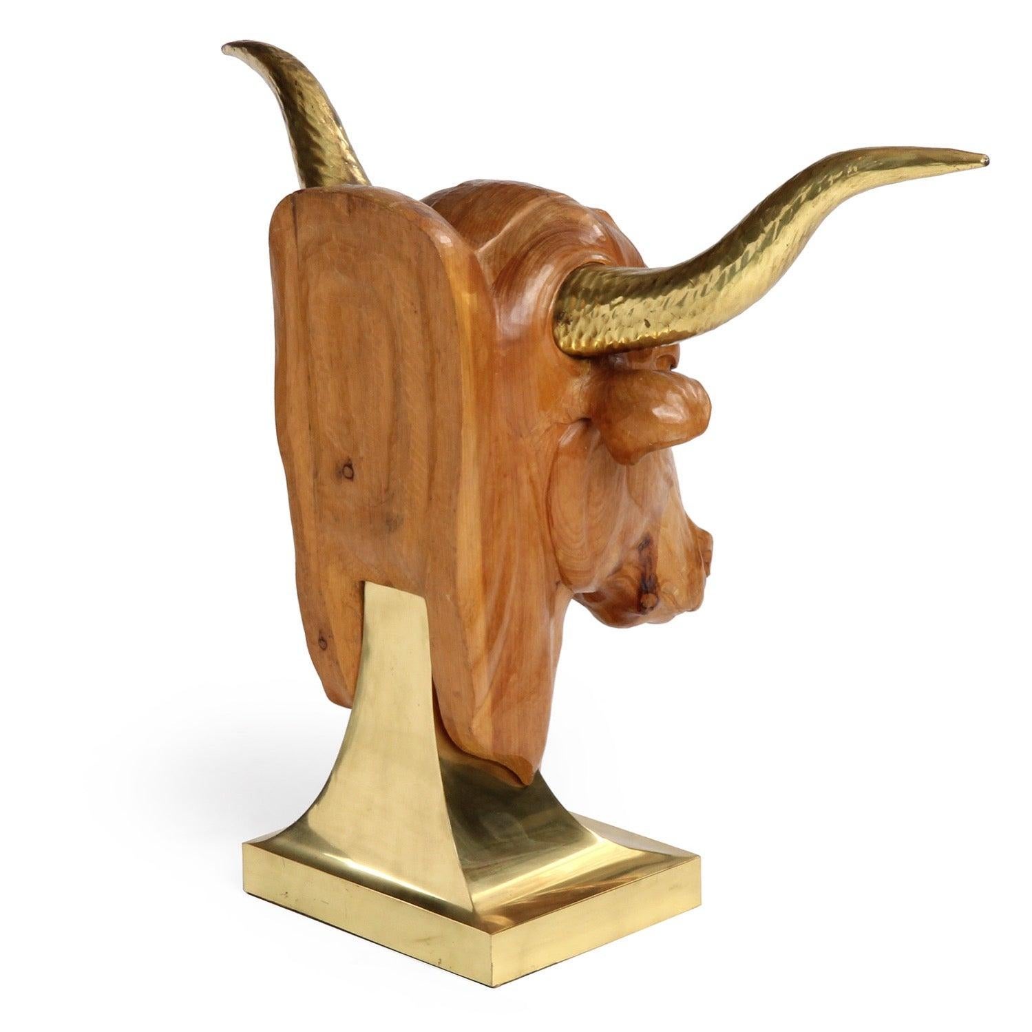 Escultura tallada de un toro de EE.UU. en Bastante bueno estado para la venta en Sagaponack, NY