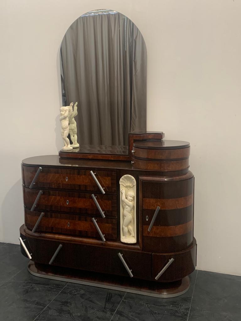 Art Déco Cassettiera ovale in radica intagliata e specchio di Ducrot, anni Venti, set di 2 in vendita