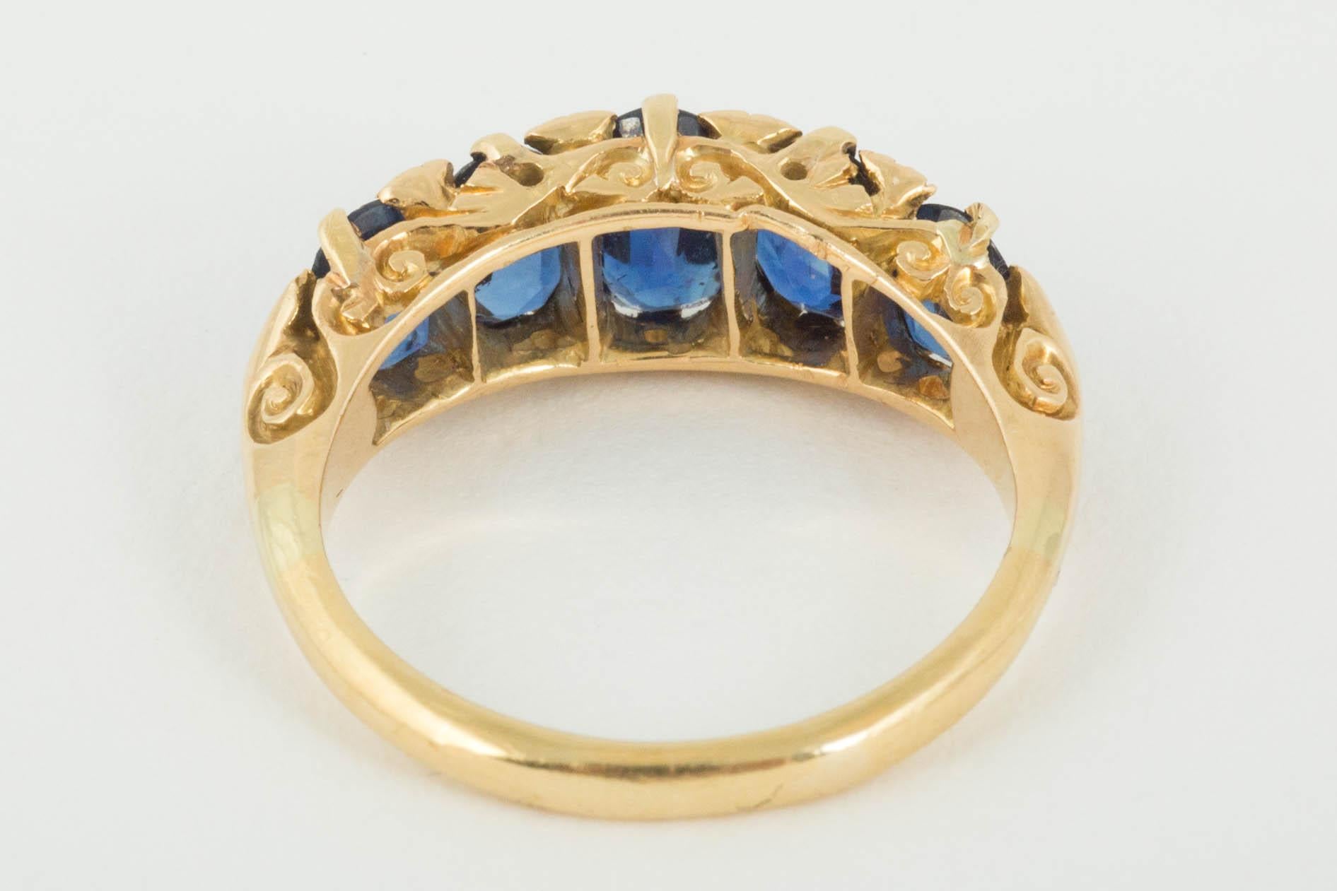Carved Burma Sapphire Ring In Excellent Condition For Sale In London, GB