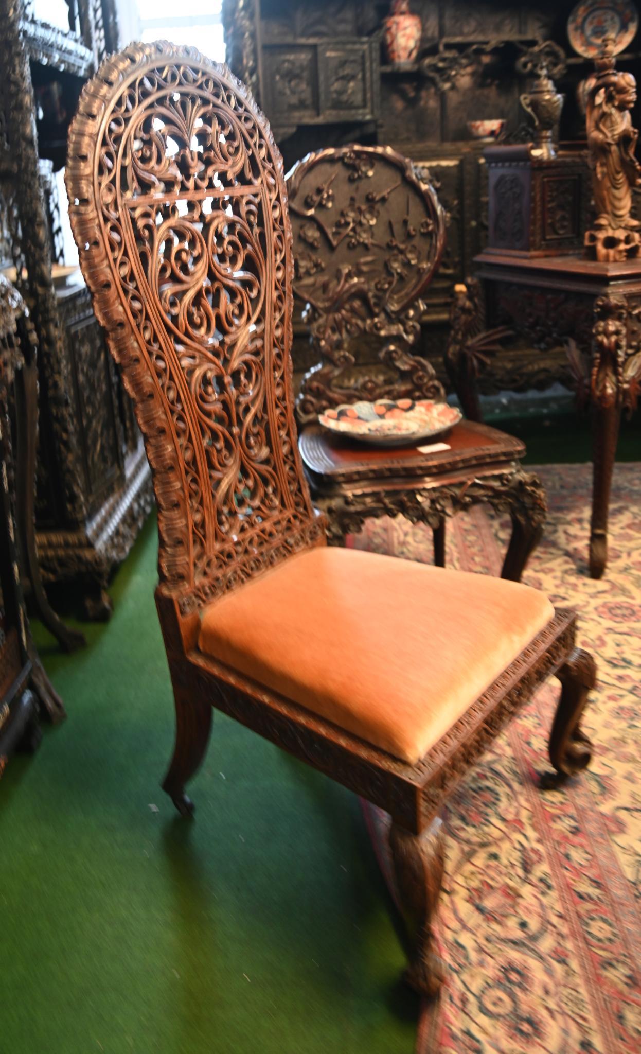 Geschnitzter burmesischer Stuhl aus Hartholz Burma Mayanmar-Möbeln 1840 (Mittleres 19. Jahrhundert) im Angebot