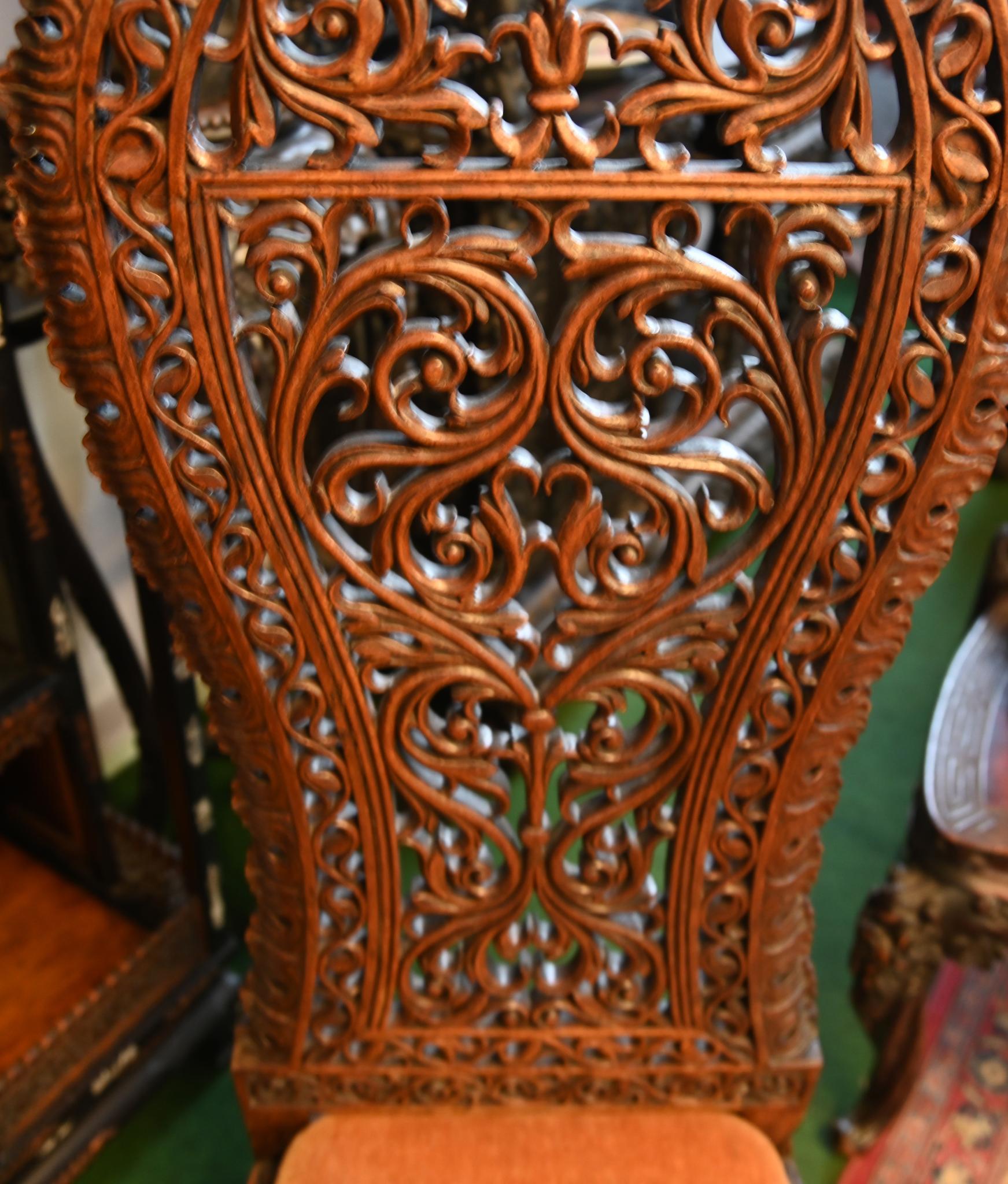 Geschnitzter burmesischer Stuhl aus Hartholz Burma Mayanmar-Möbeln 1840 im Angebot 1