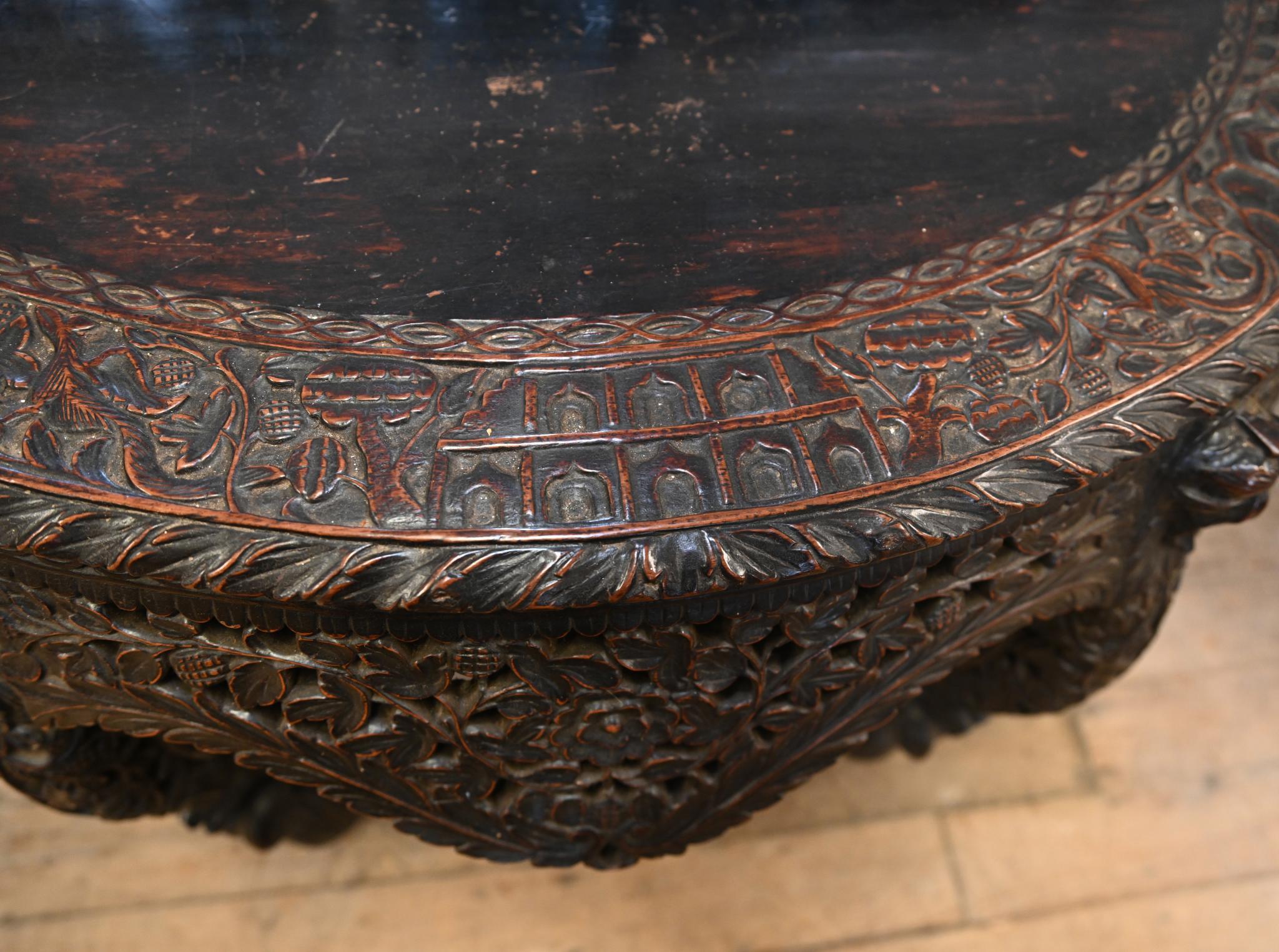 Tavolo consolle birmano intagliato in legno duro Birmania 1820 In condizioni buone in vendita a Potters Bar, GB