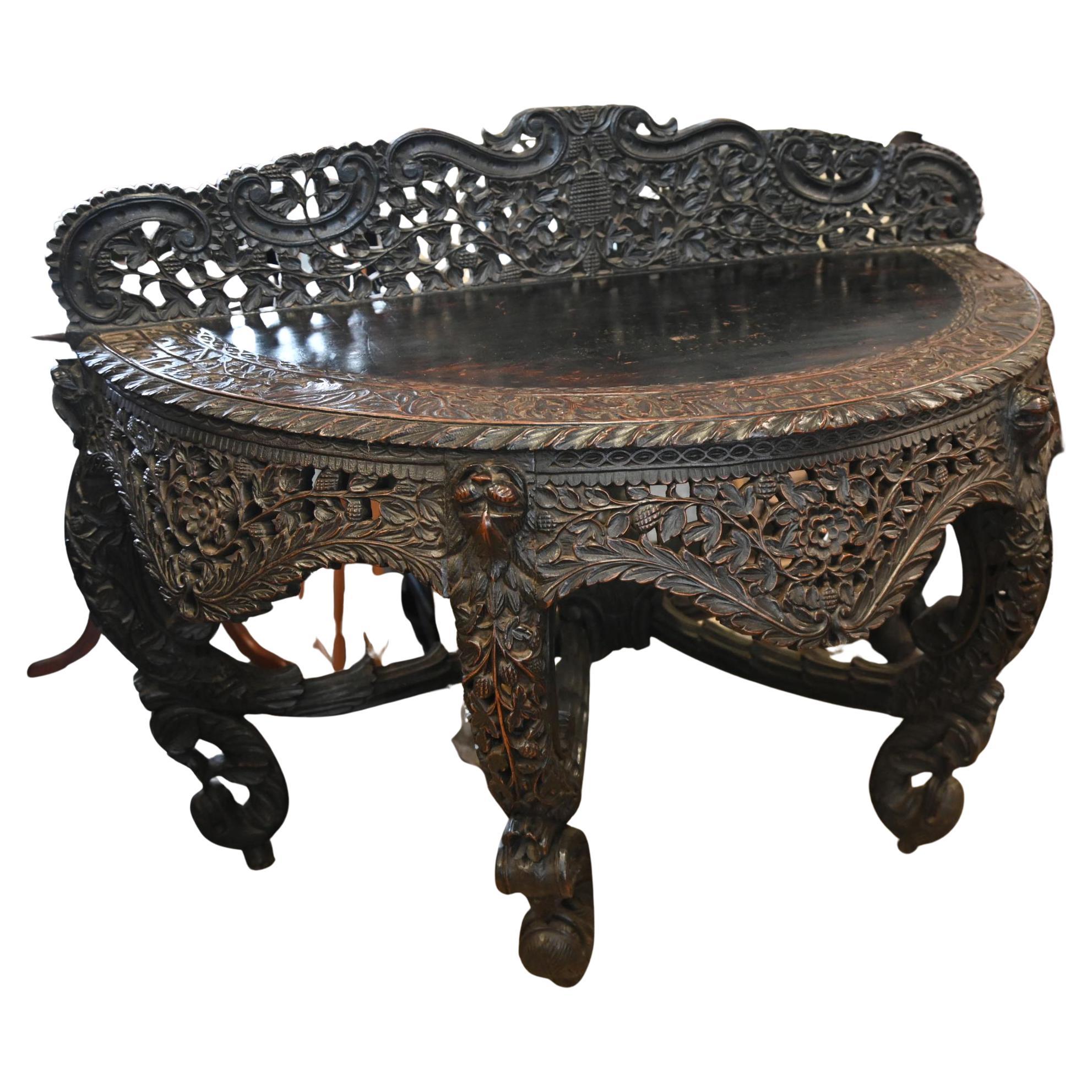 Tavolo consolle birmano intagliato in legno duro Birmania 1820 in vendita