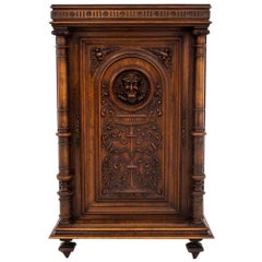 Cabinet sculpté:: France:: vers 1890 Cabinet sculpté:: France:: vers 1890