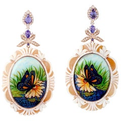 Boucles d'oreilles papillon en or 18 carats avec camée, émail, tanzanite et diamants