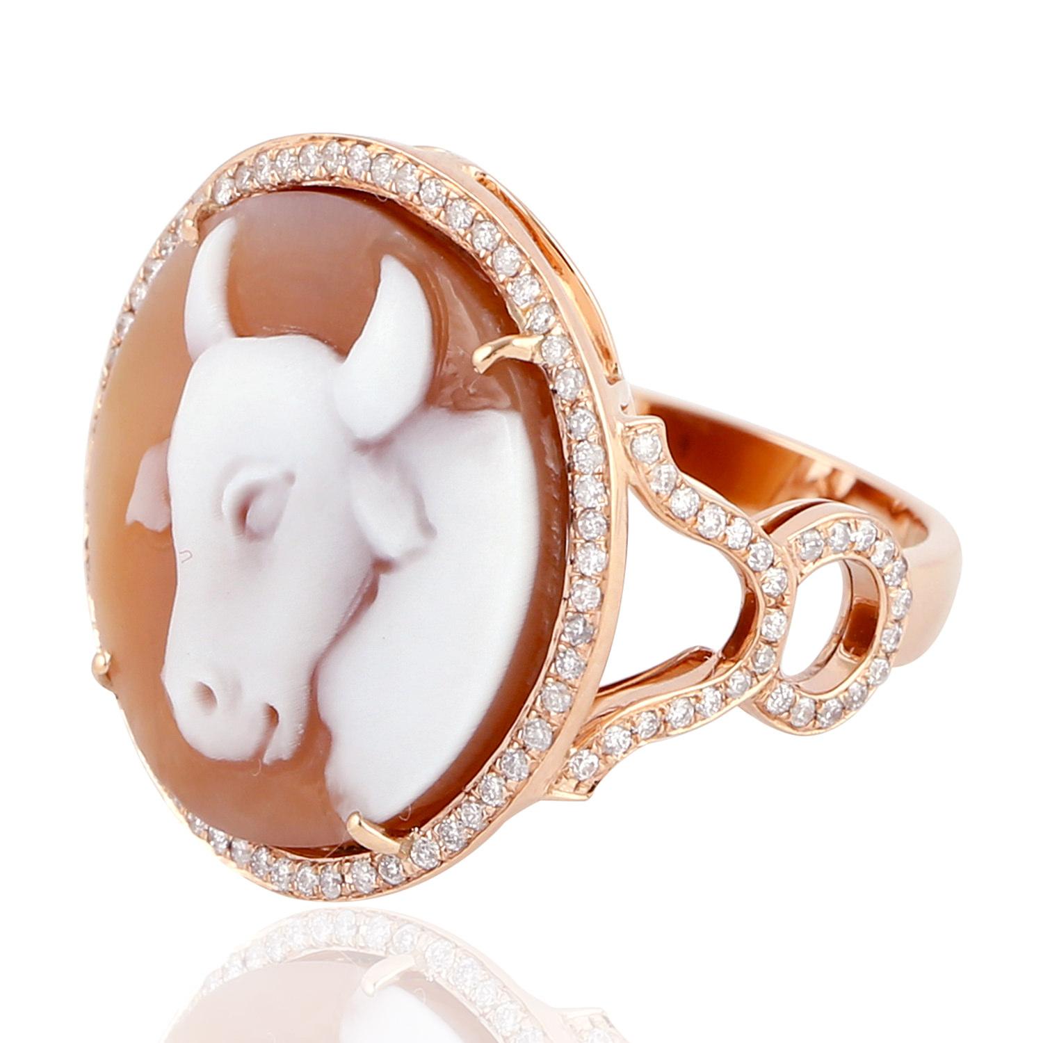 Round Cut Carved Cameo Shell Ring with Pave Diamond on the Edge Made in 18k Gold For Sale