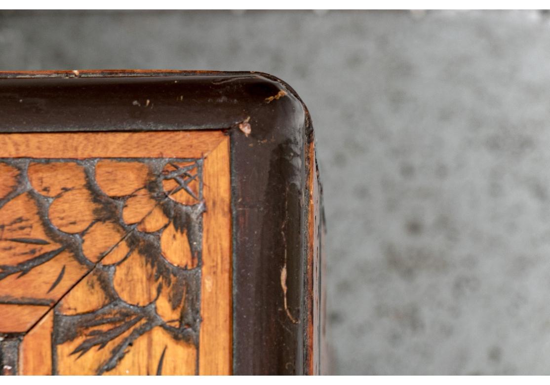 Malle en bois de camphrier sculptée en guise de Cocktail Tables en vente 6