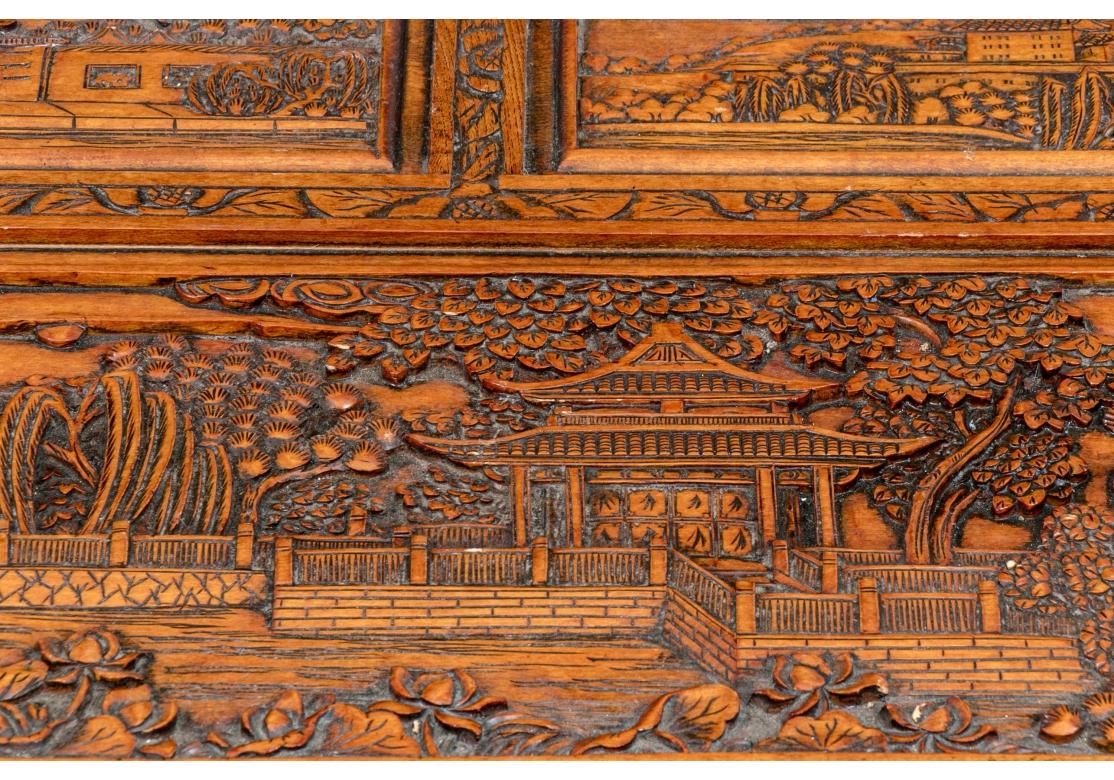 20ième siècle Malle en bois de camphrier sculptée en guise de Cocktail Tables en vente