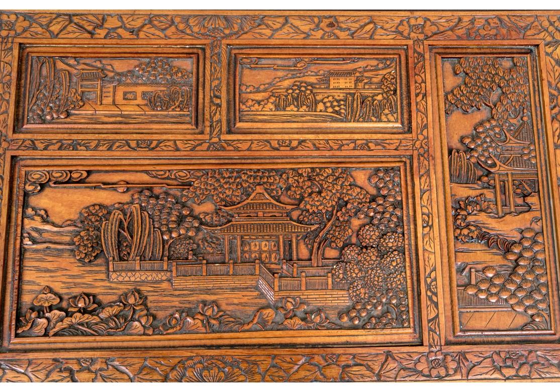 Bois Malle en bois de camphrier sculptée en guise de Cocktail Tables en vente