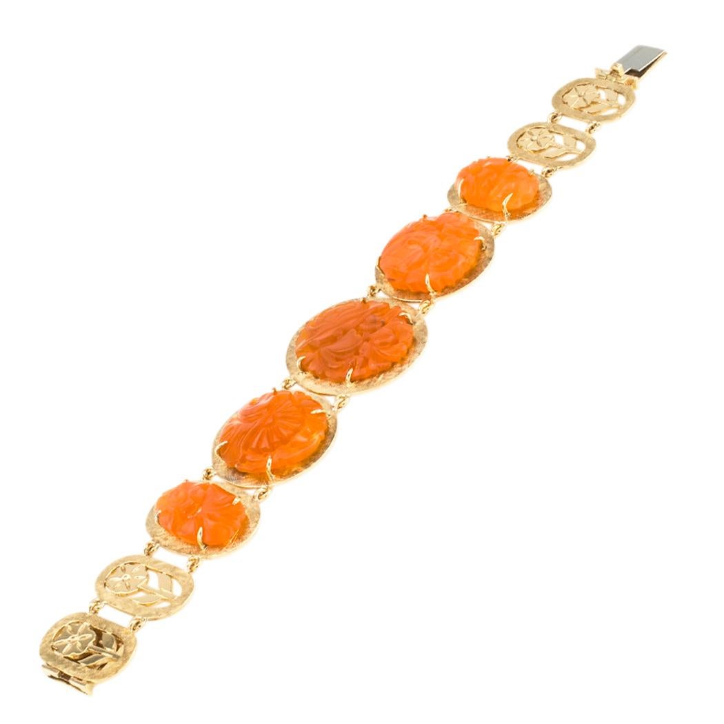 Round Cut Carved Carnelian Yellow Gold Link Bracelet