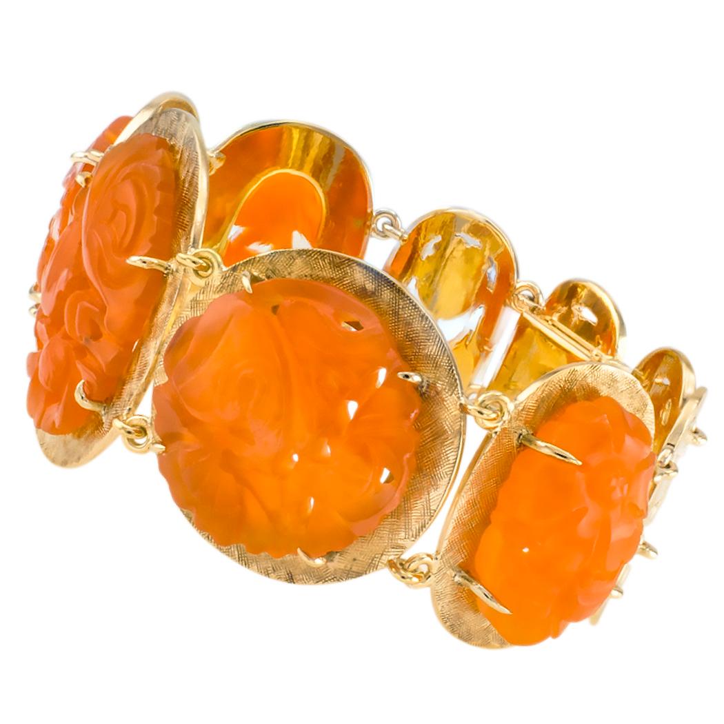 Carved Carnelian Yellow Gold Link Bracelet In Good Condition In Los Angeles, CA