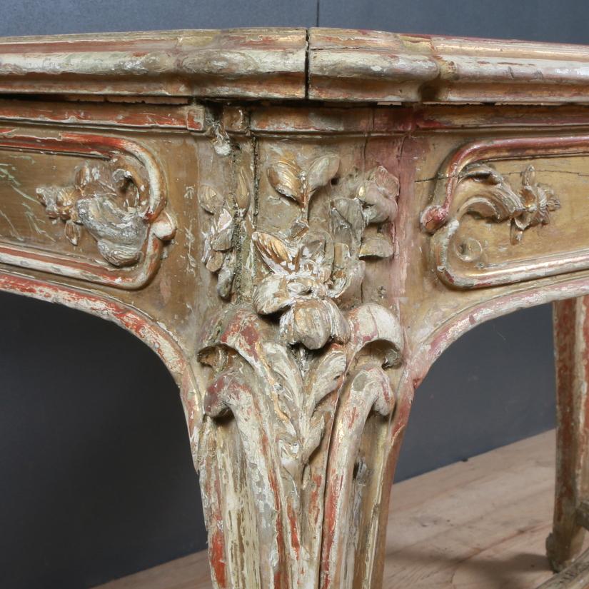 Carved Center Table In Good Condition For Sale In Leamington Spa, Warwickshire