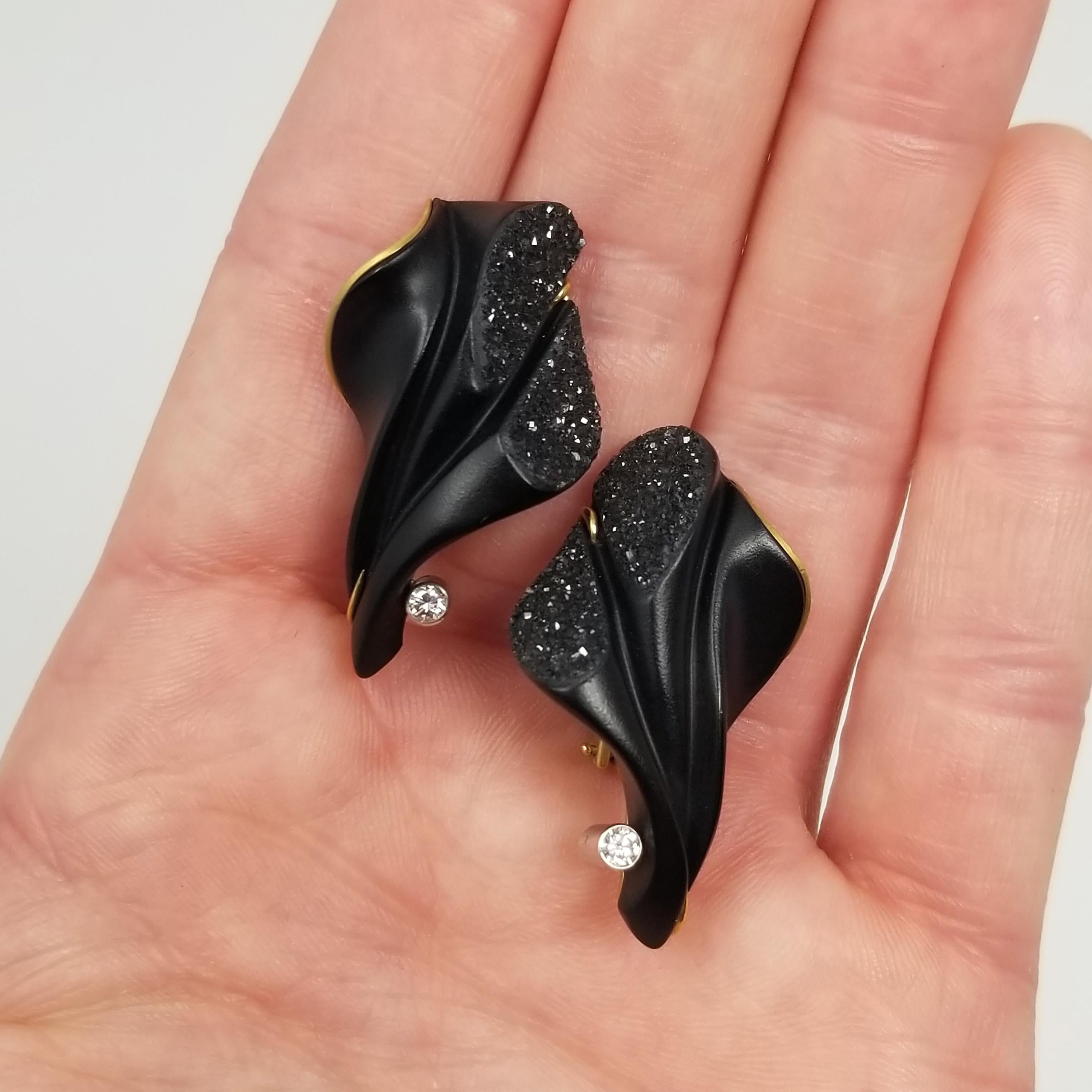 Brilliant Cut Steve Walters Carved Black Chalcedony Drusy Sculpture in 18 Karat Earrings For Sale