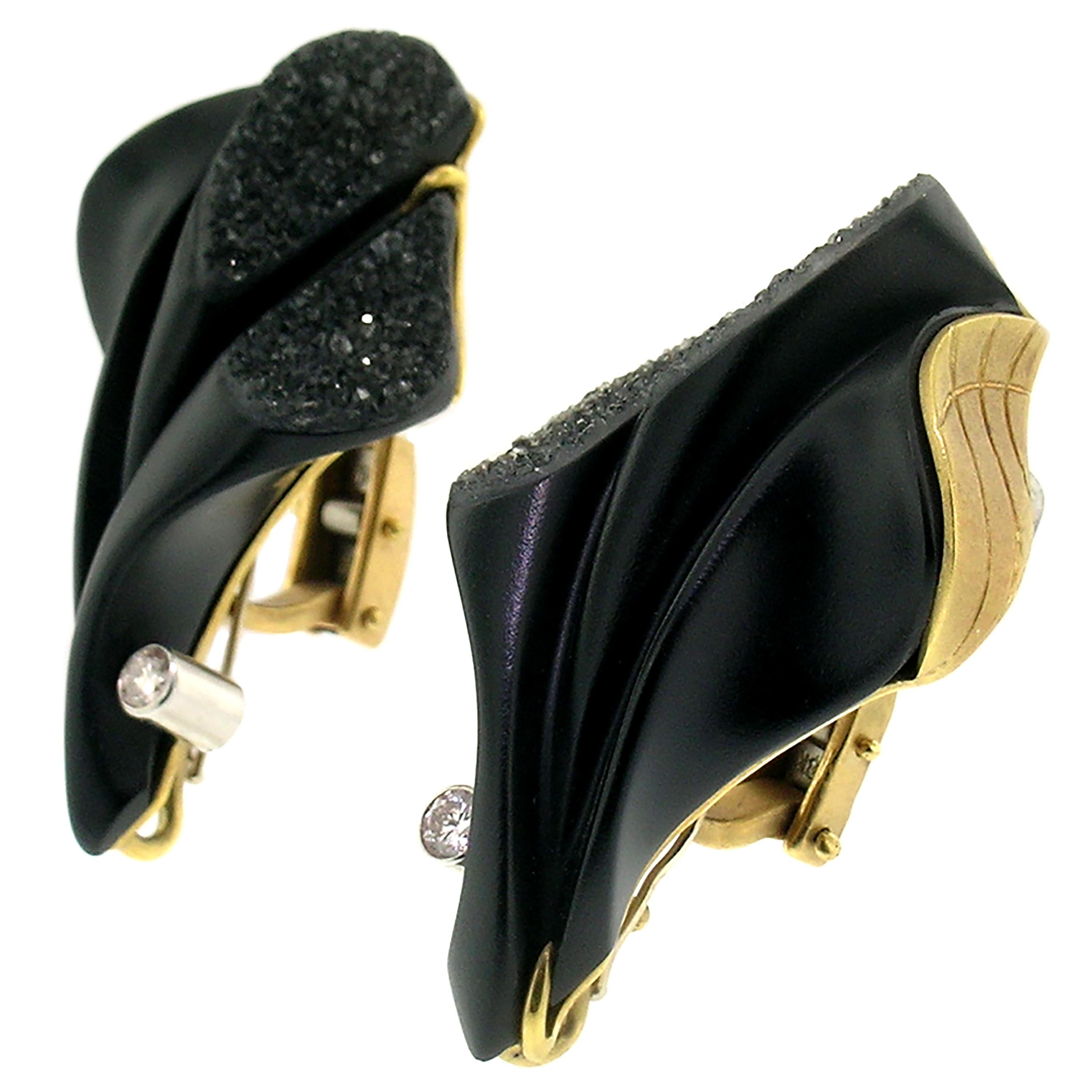 Contemporary Steve Walters Carved Black Chalcedony Drusy Sculpture in 18 Karat Earrings For Sale