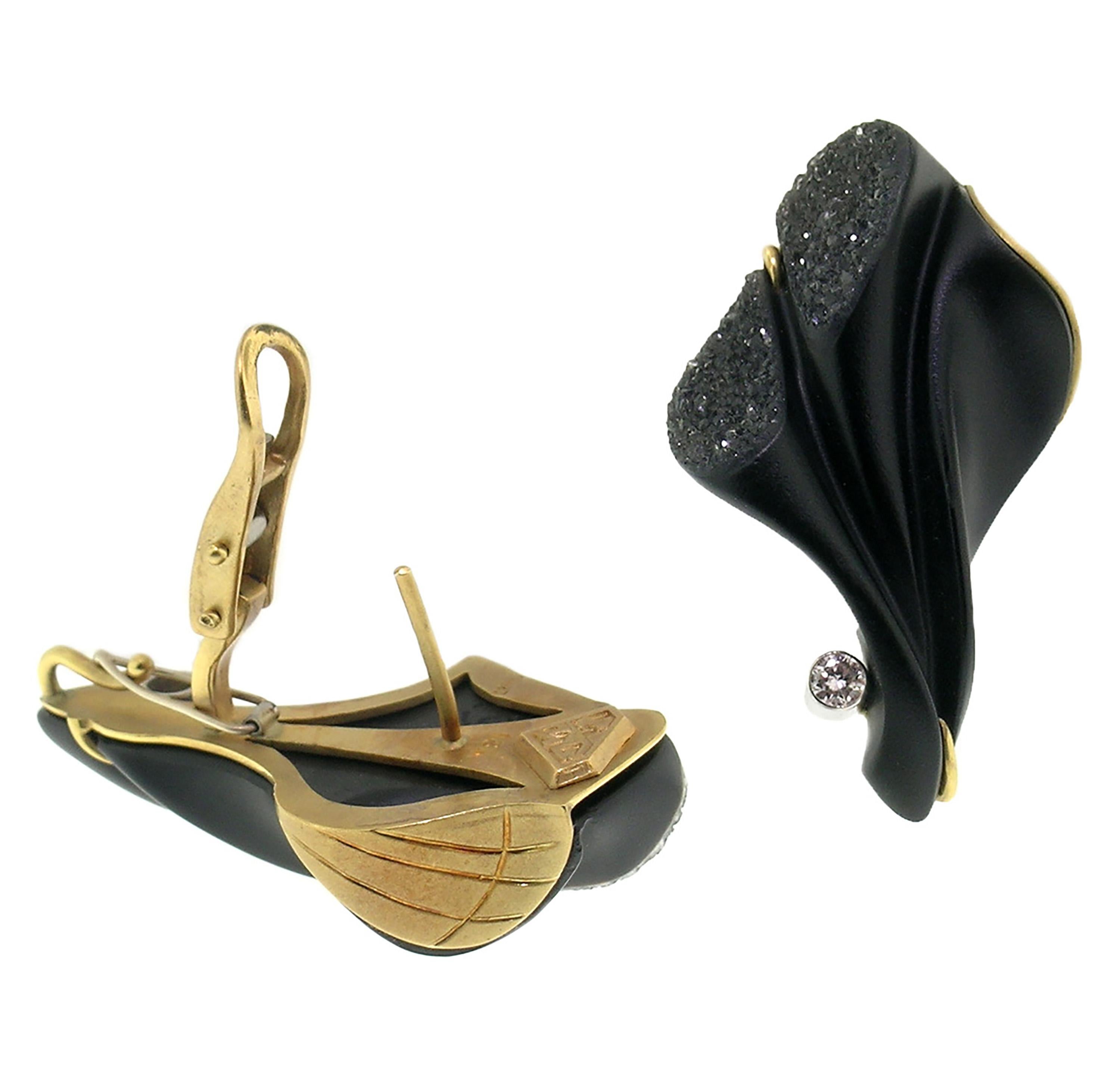 Brilliant Cut Steve Walters Carved Black Chalcedony Drusy Sculpture in 18 Karat Earrings For Sale