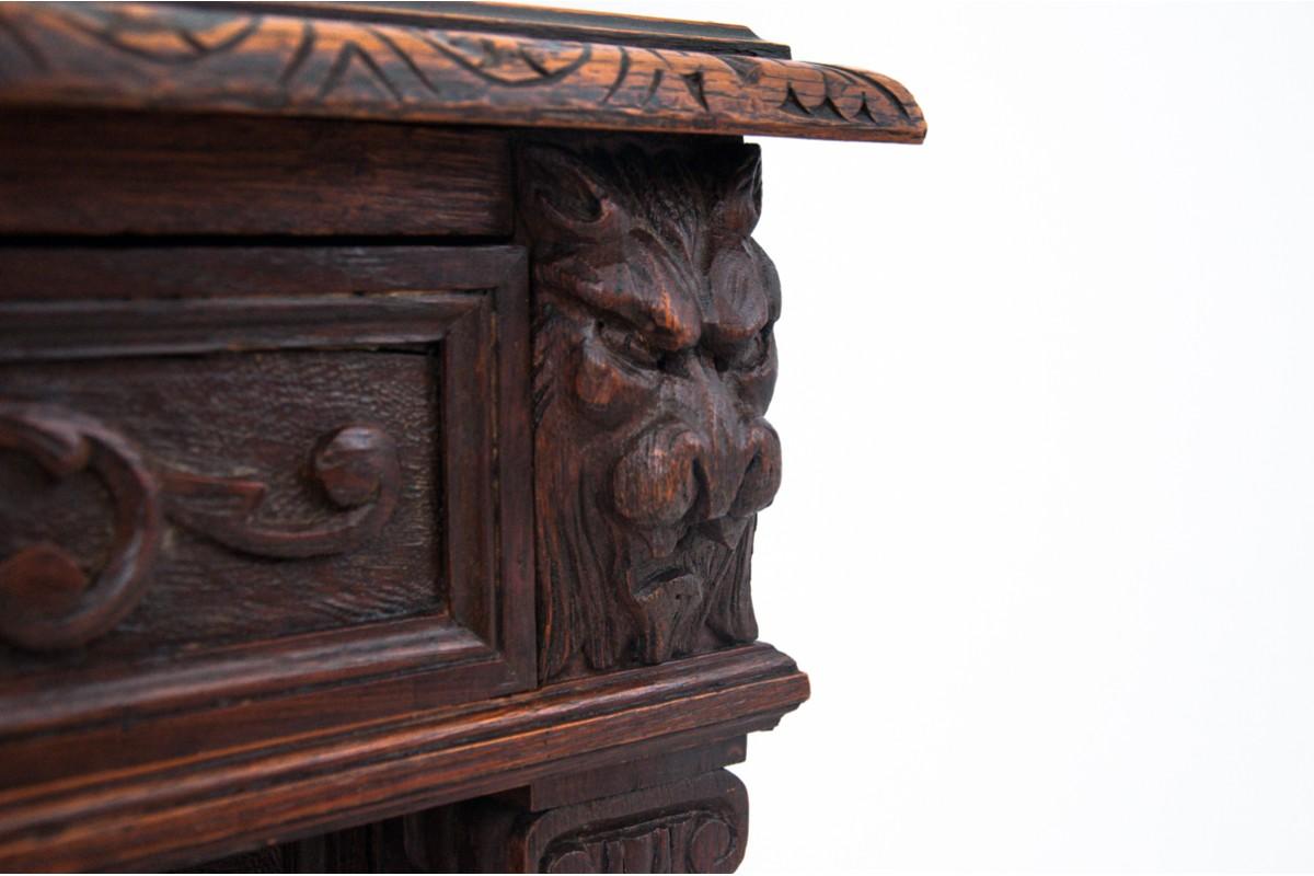 Carved chest of drawers, France, around 1870. For Sale 3