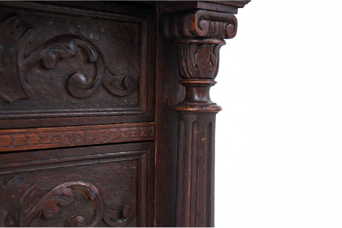 Carved chest of drawers, France, around 1870. For Sale 4