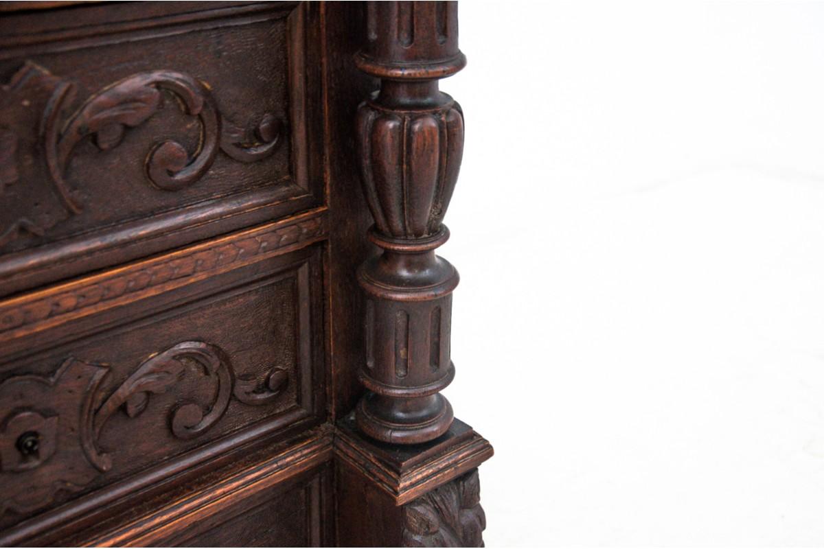 Carved chest of drawers, France, around 1870. For Sale 5