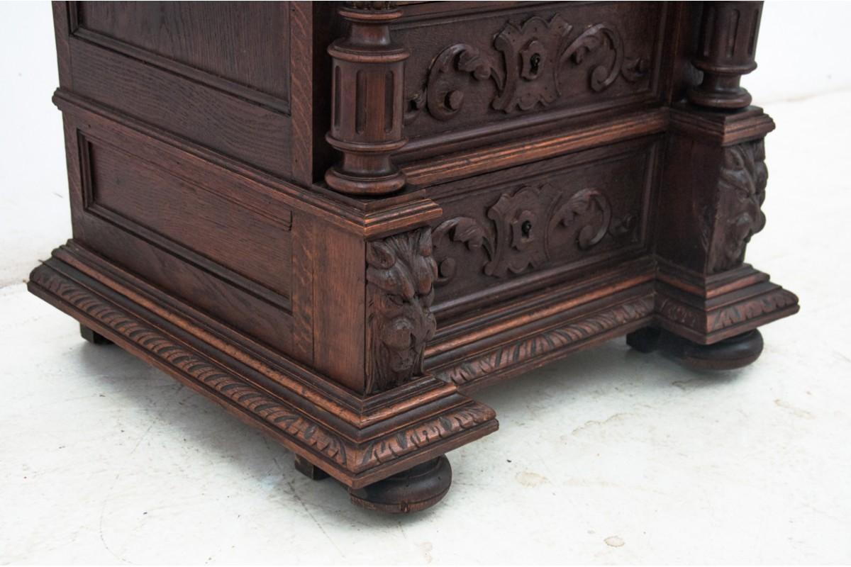 Carved chest of drawers, France, around 1870. For Sale 6