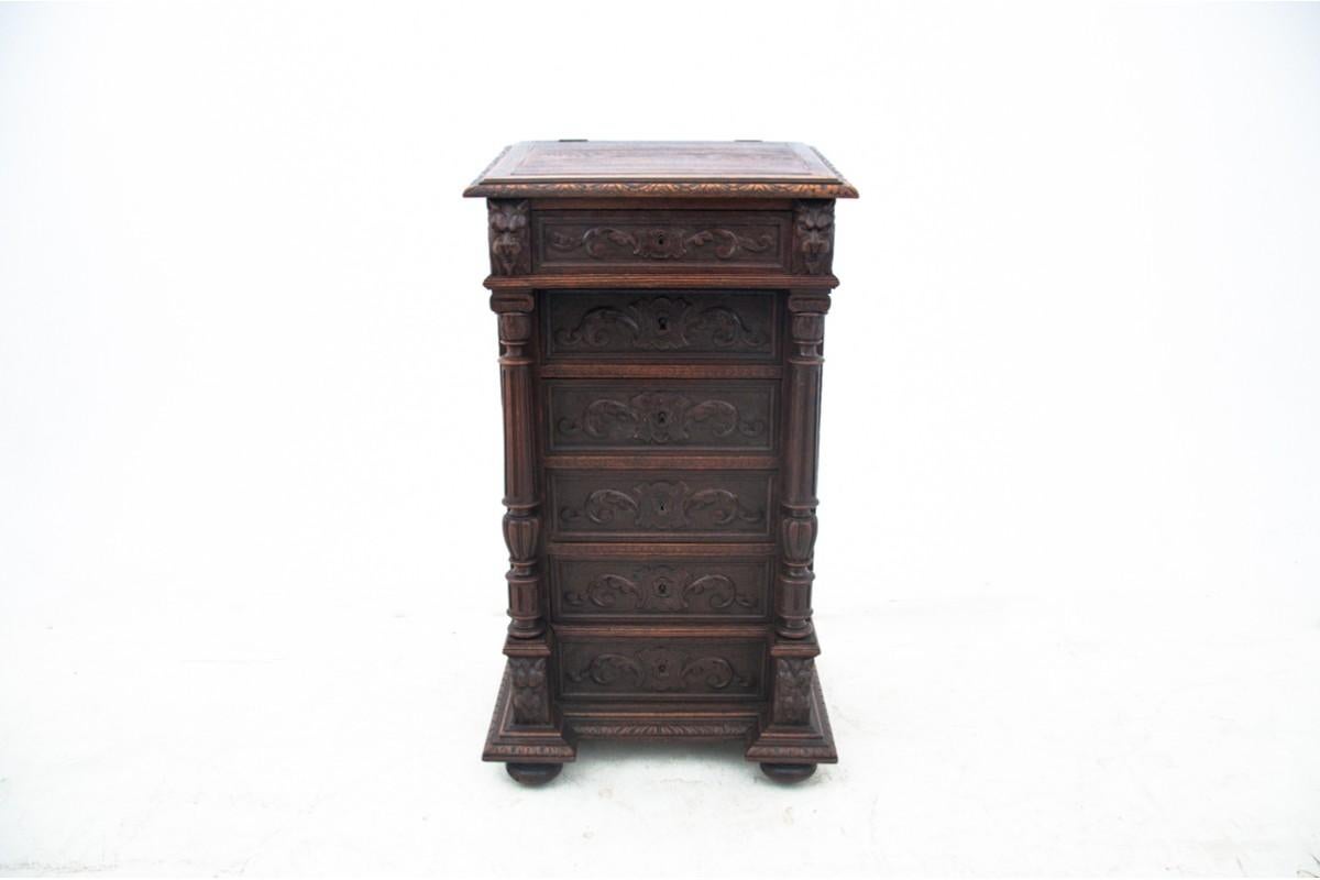 Renaissance Carved chest of drawers, France, around 1870. For Sale