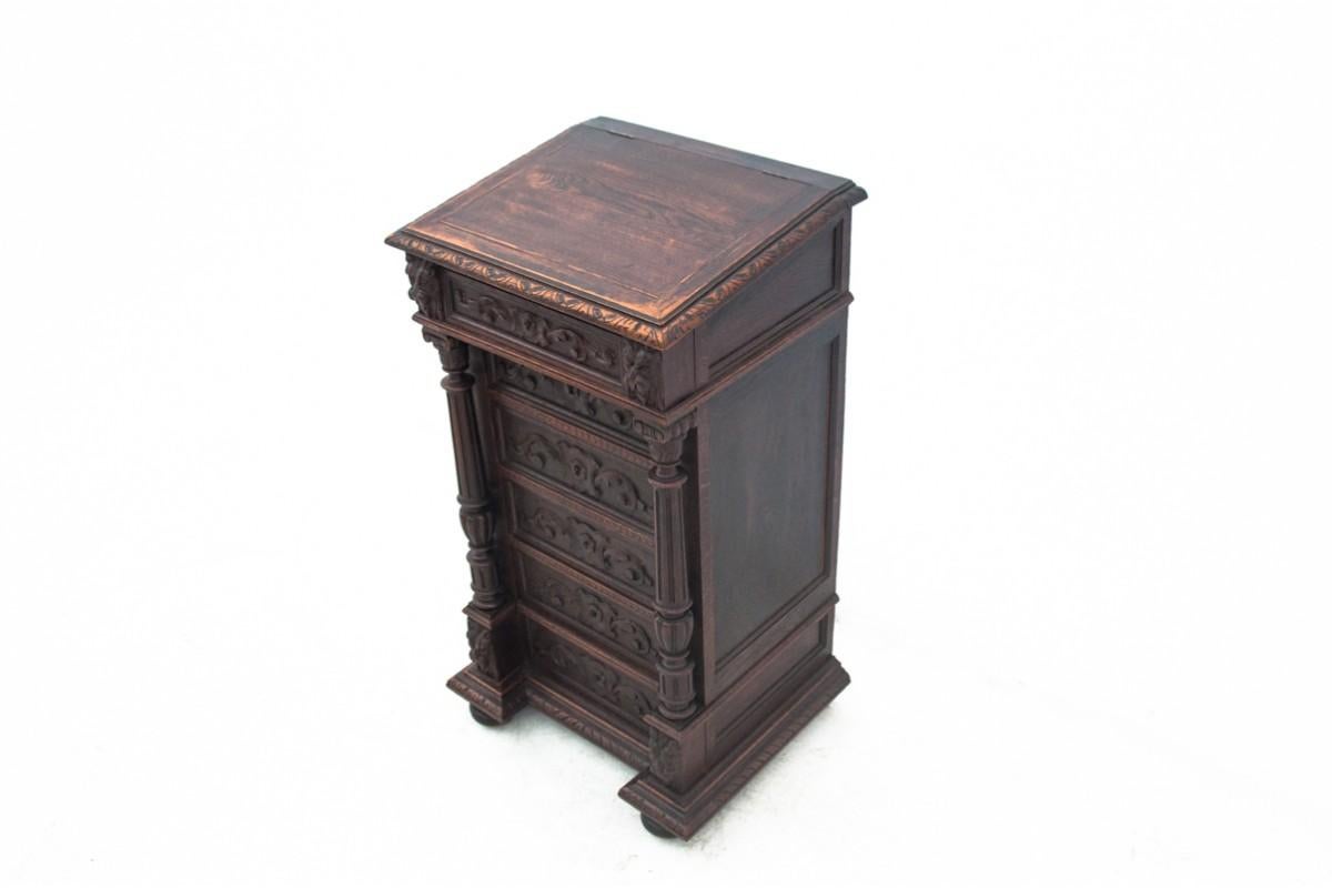Oak Carved chest of drawers, France, around 1870. For Sale