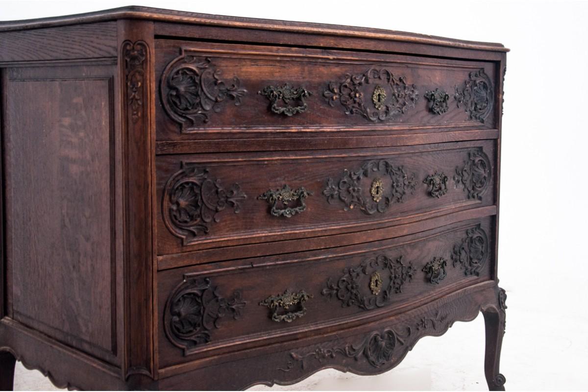 French Carved chest of drawers, France, around 1880 For Sale