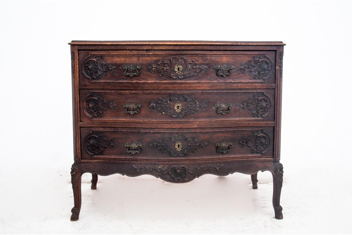 Carved chest of drawers, France, around 1880 For Sale 1
