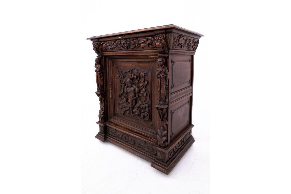 Cassettiera intagliata, Francia, 1840 circa. in vendita 2