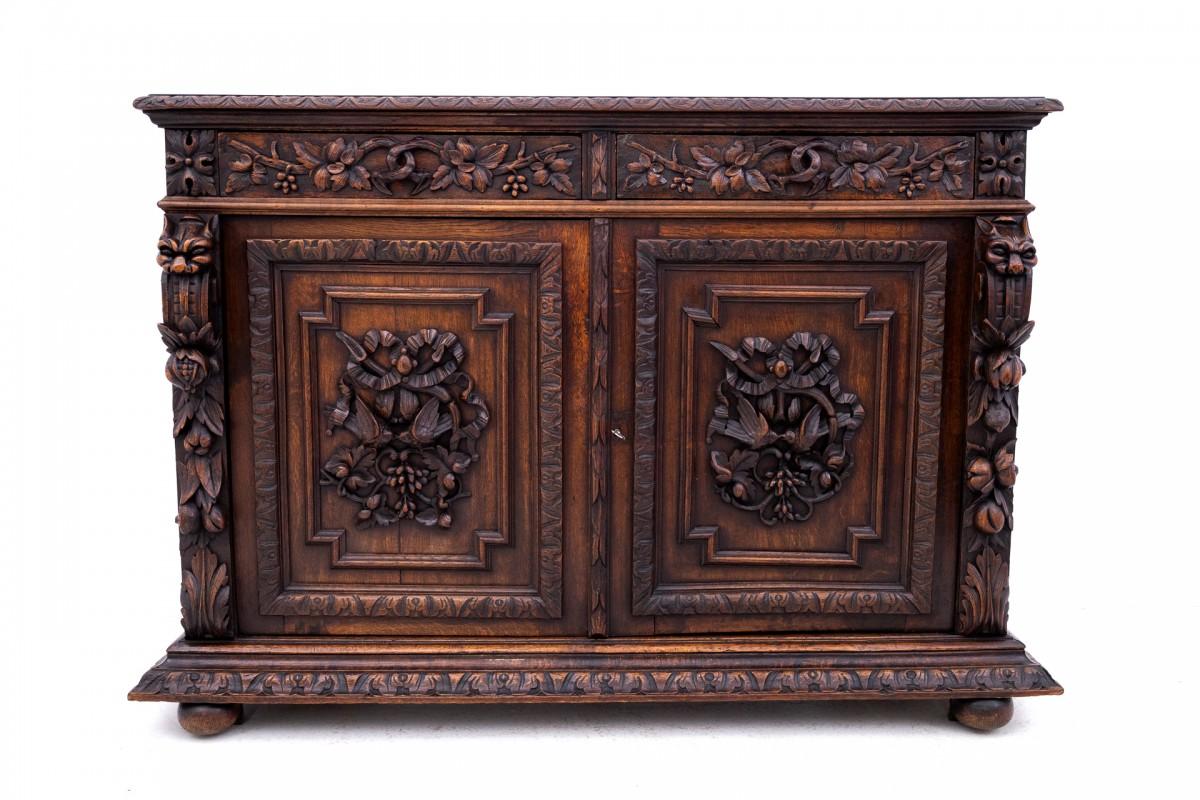 Aiutante intagliato, Francia, circa 1880.

In ottime condizioni, dopo una ristrutturazione professionale.

Wood: Oak

Dimensioni: altezza 100 cm larghezza 147 cm profondità 62 cm