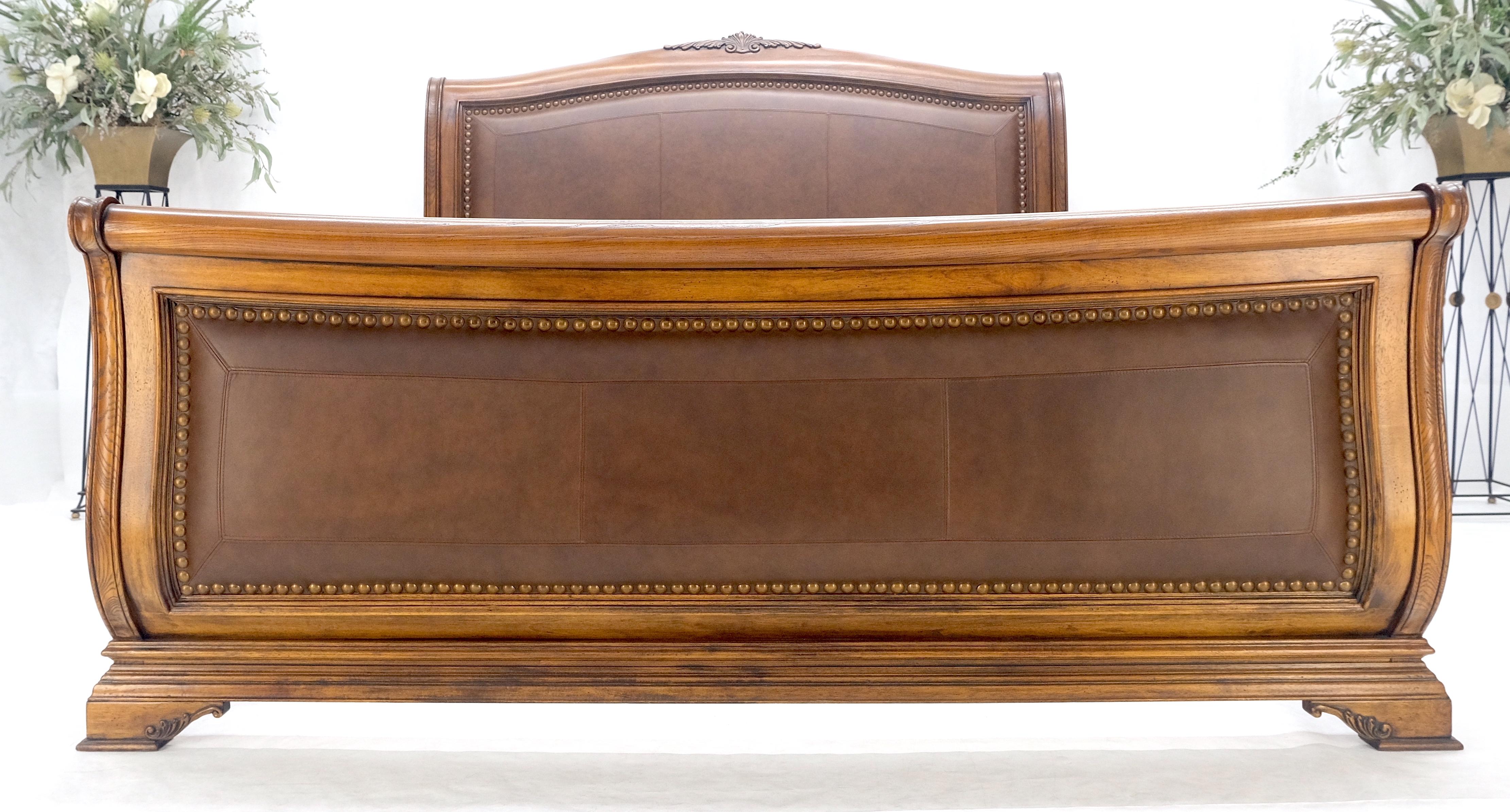 Lit à baldaquin KING Size en cuir sculpté Brown MINT ! Bon état - En vente à Rockaway, NJ