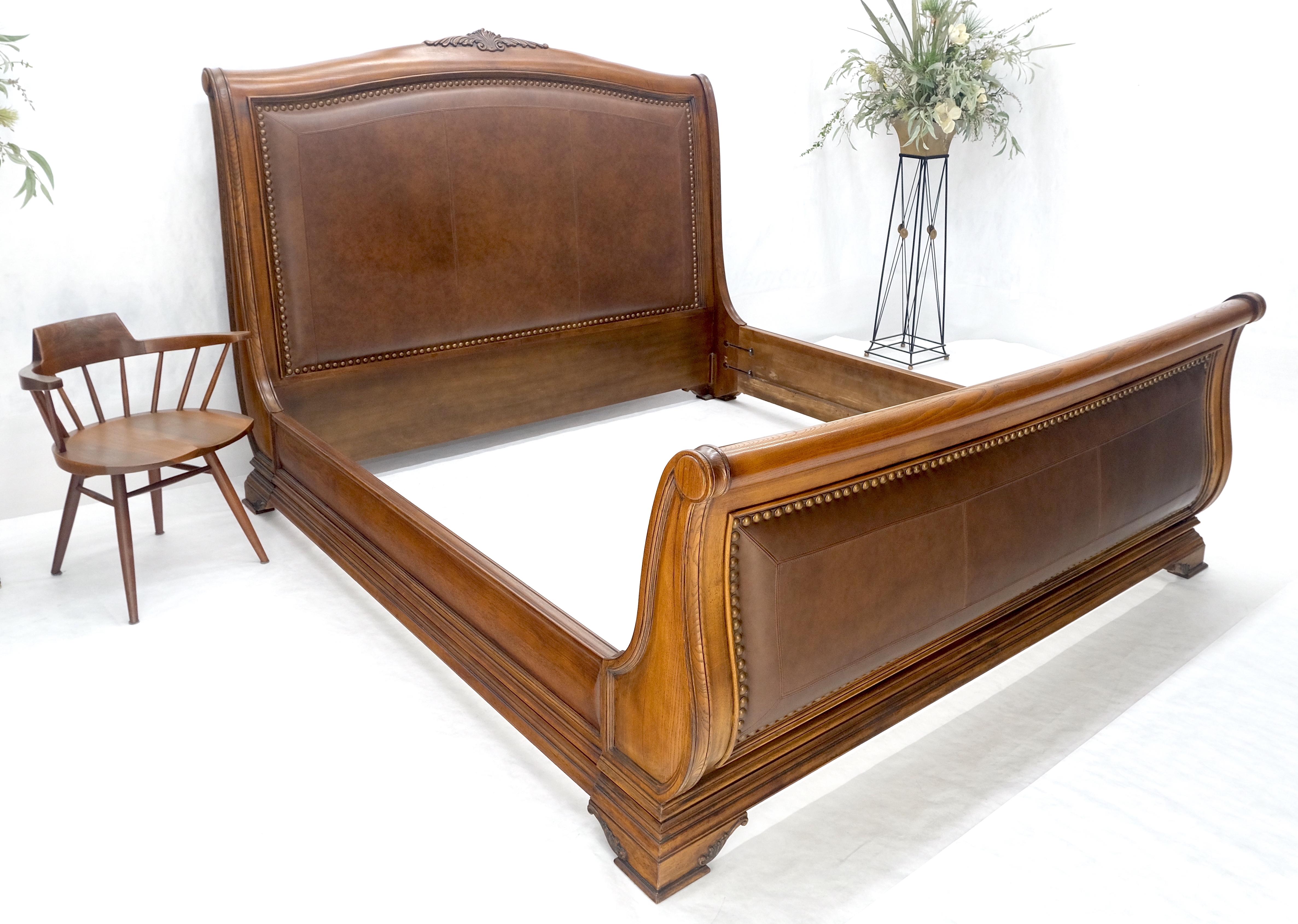 20ième siècle Lit à baldaquin KING Size en cuir sculpté Brown MINT ! en vente