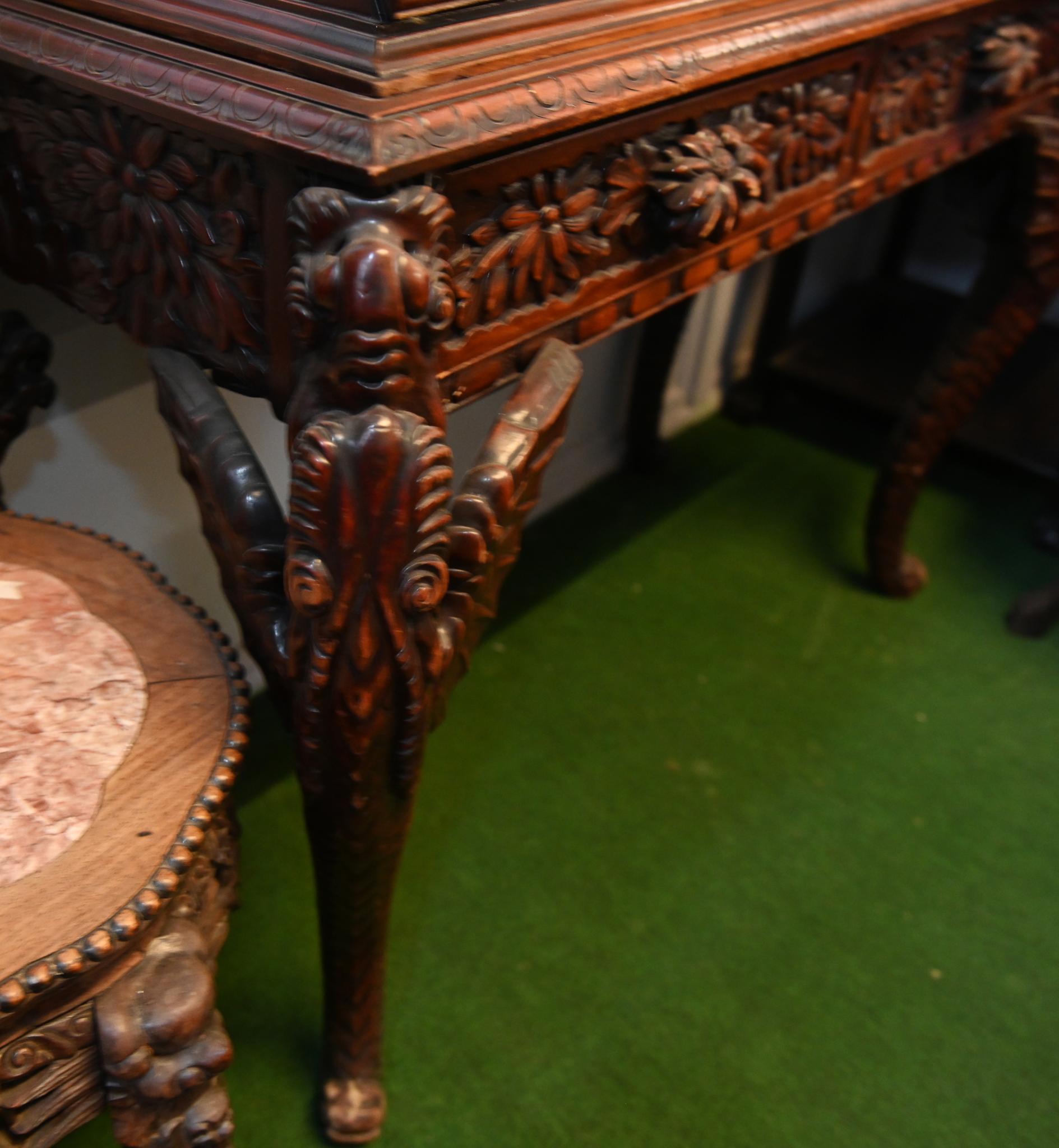 Geschnitzt Chinesisch Bureau Schreibtisch Hartholz 1860 im Zustand „Gut“ im Angebot in Potters Bar, GB