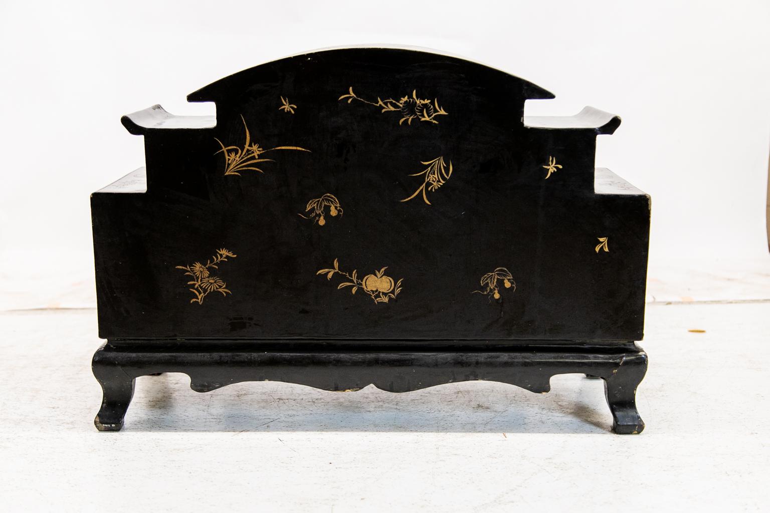 Cabinet chinois sculpté en vente 5