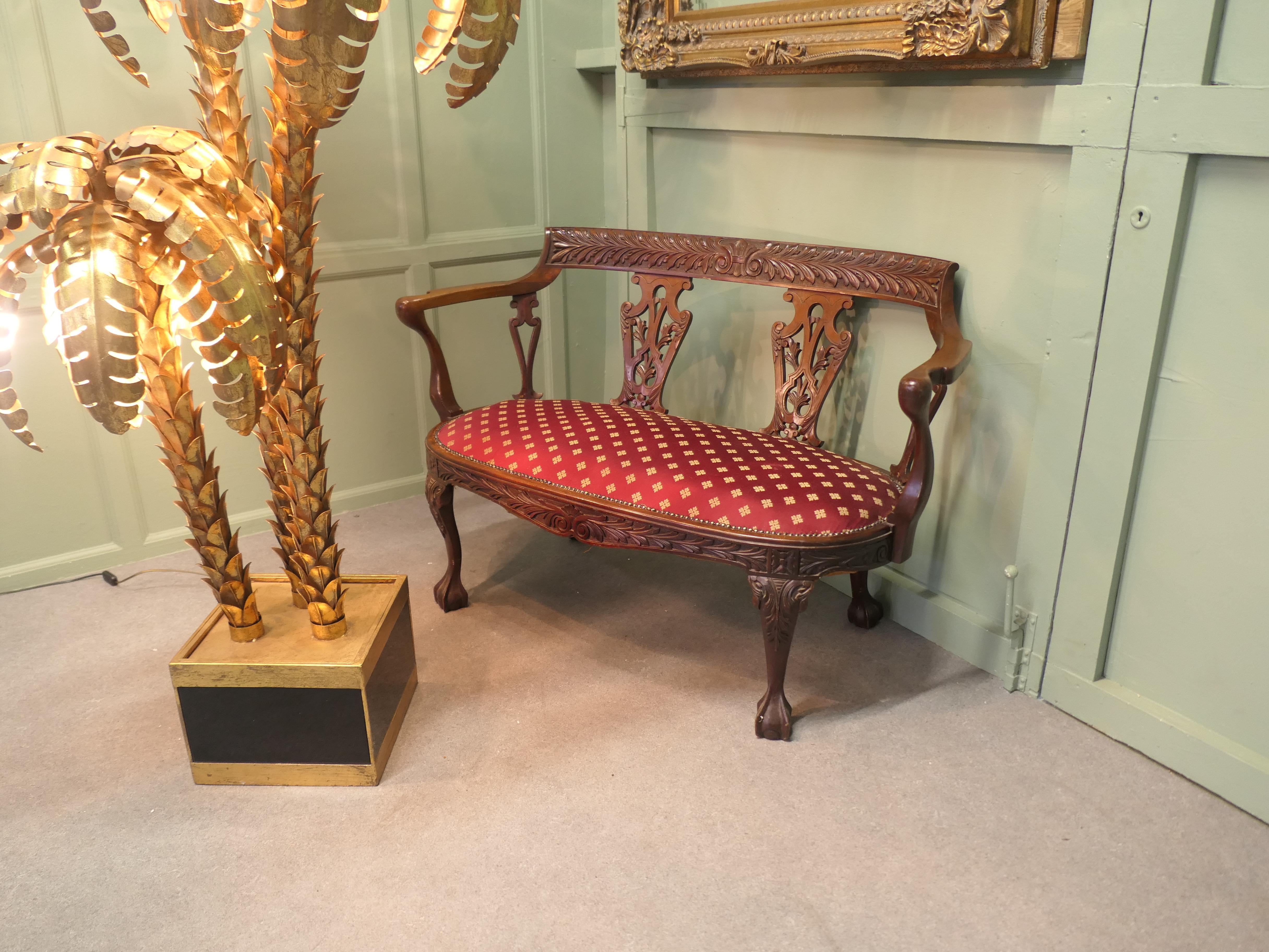 Sillón Chippendale chino tallado  Es una pieza encantadora en Bueno estado para la venta en Godshill, Isle of Wight