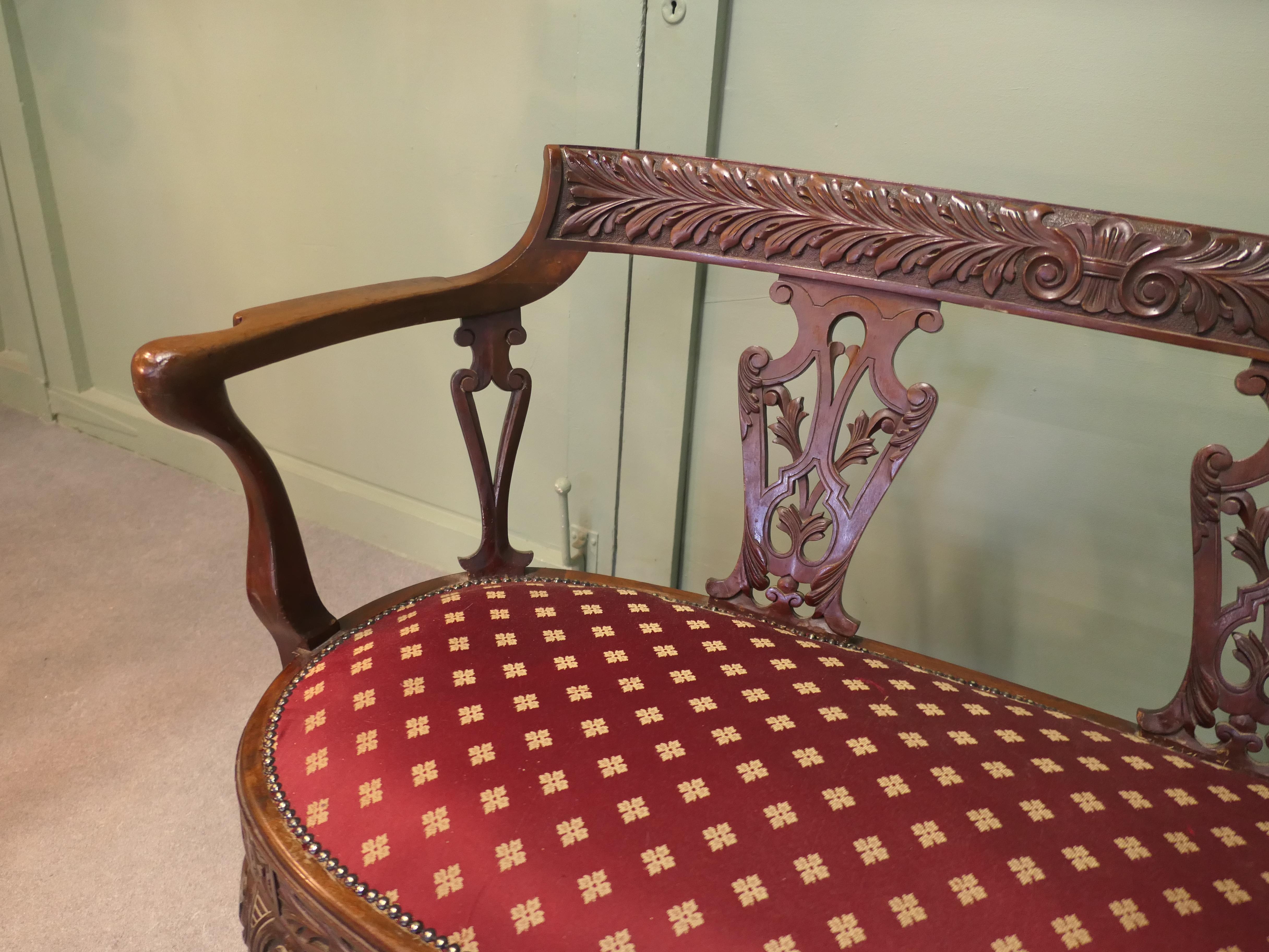 Sillón Chippendale chino tallado  Es una pieza encantadora Caoba en venta