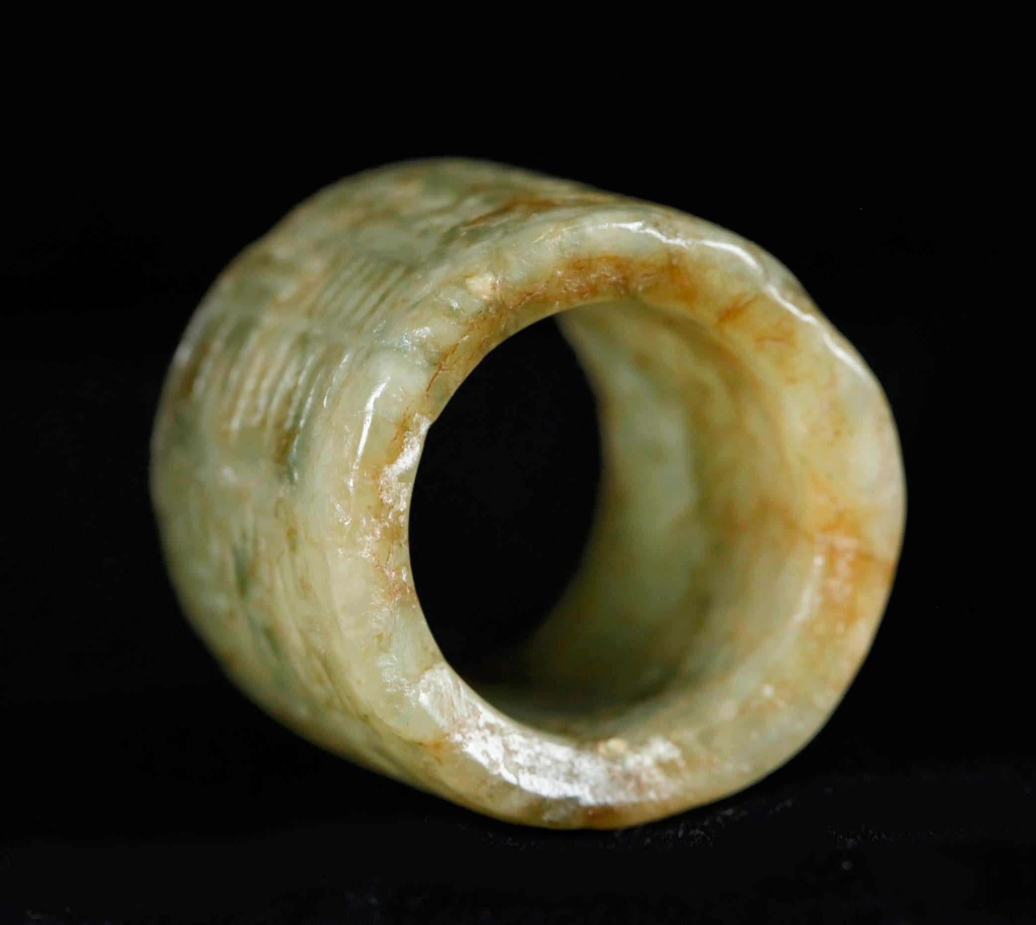 Cinese anello da arciere in giada cinese intagliata, XIX secolo. in vendita