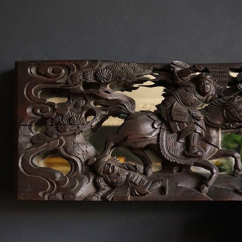 Antique Heavily Carved Wooden Chinese Mirror Depicting a Battle Scene In Good Condition In Bristol, GB