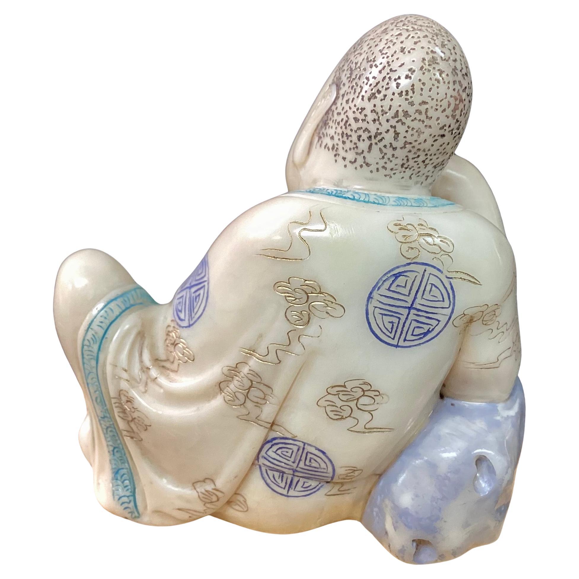 Figura china Qing tallada de un arhat de piedra jabón Esteatita en venta