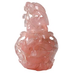 vaso cinese intagliato con coperchio in quarzo rosa