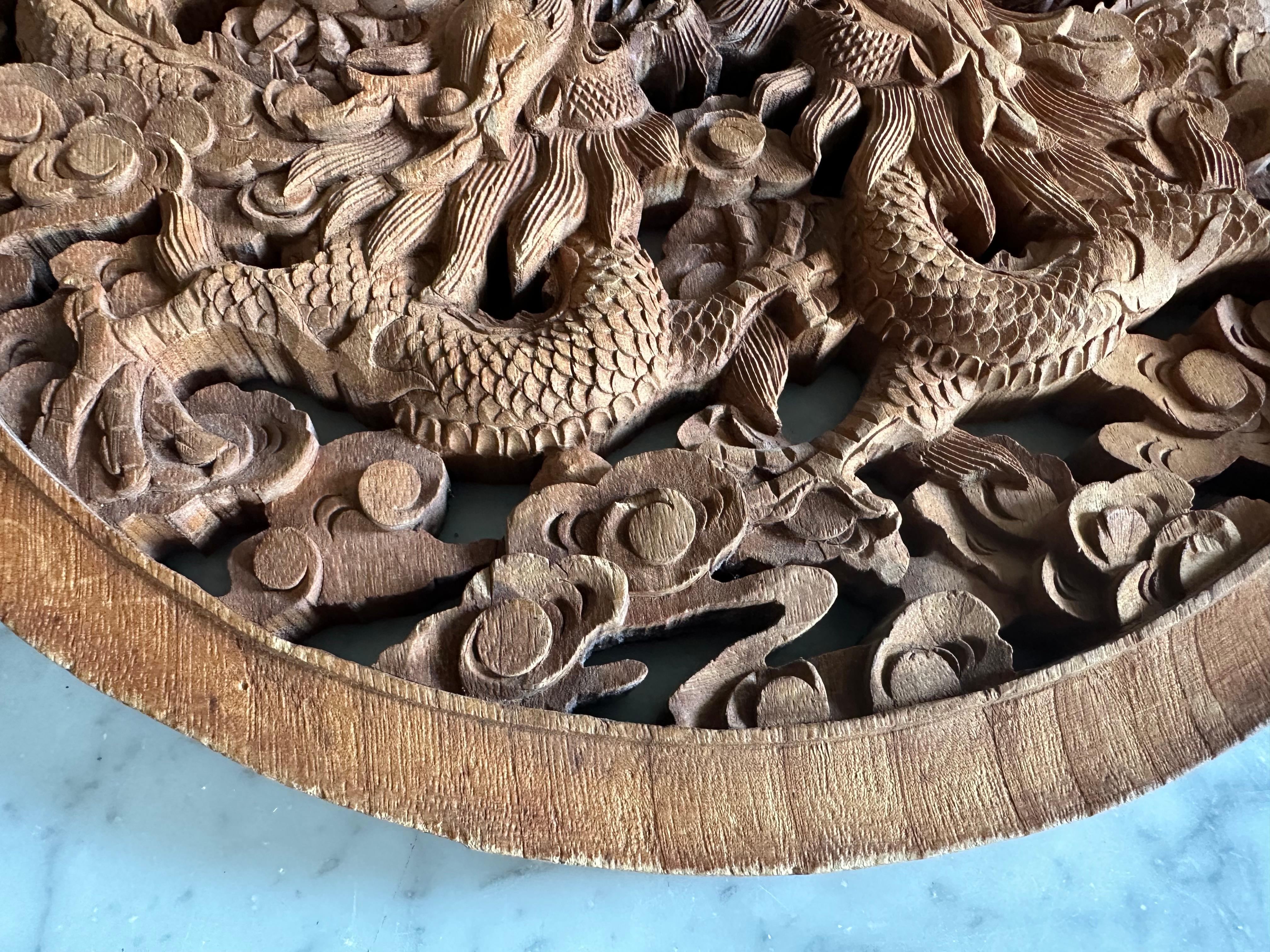 Sculpté Carved Chinese Rubber Wood Panel with Double Dragon Motif – 20th Century en vente